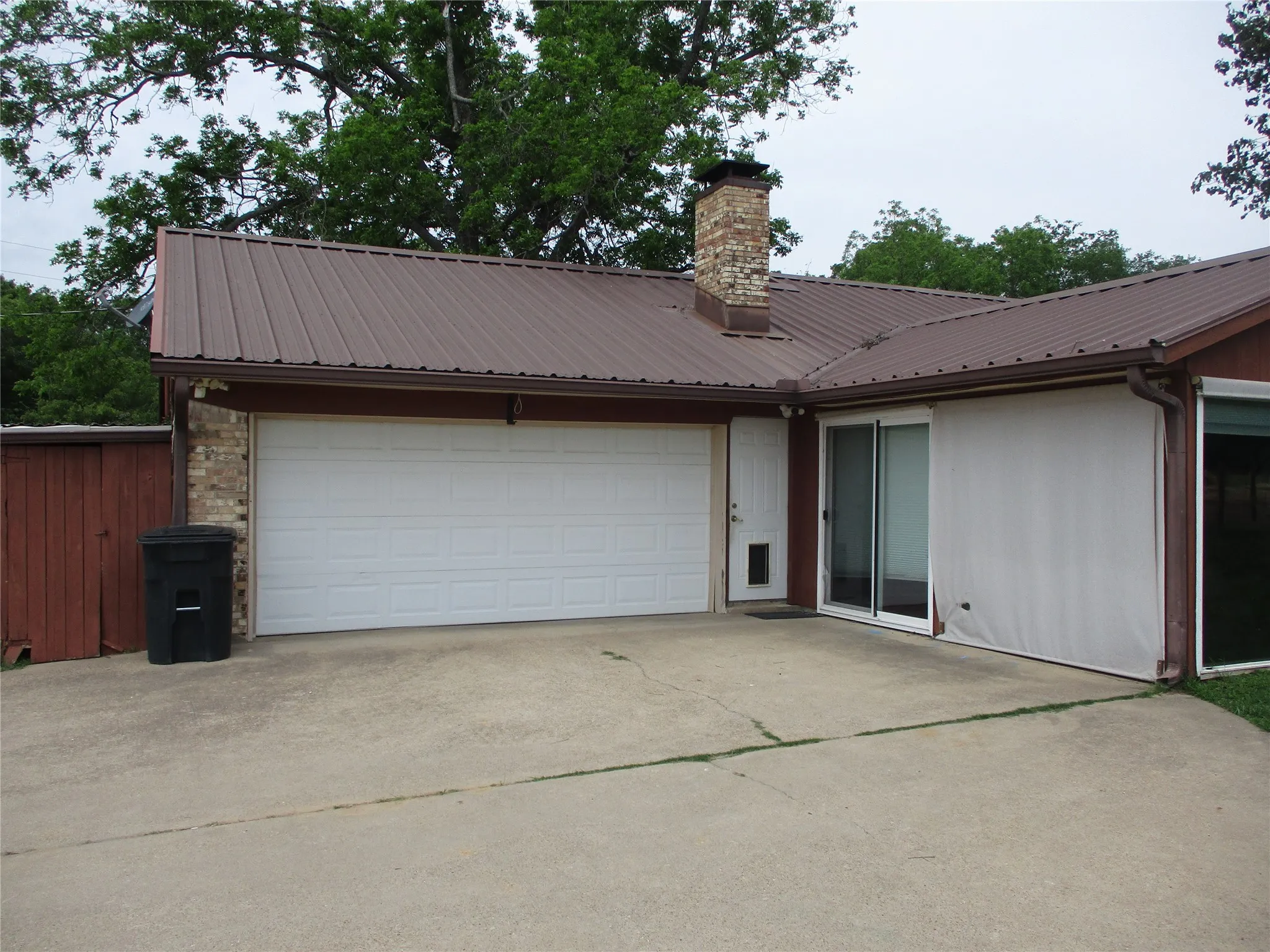 Farm For Sale in Rains County , 550 RS COUNTY ROAD 3425, Emory, Texas 75440, 3 Bedroom, 2 Bathroom, 2 Garage spaces, 1,854 Sqft, built in 1971, Preowned, mls#21242871, Real Estate Agent in Emory, Homes For Sale in Rains county, Homes For Sale in Emory, Realtor in Emory Texas, Real Estate Brokerage Independent Realty Texas, Luminita Cordes Realtor