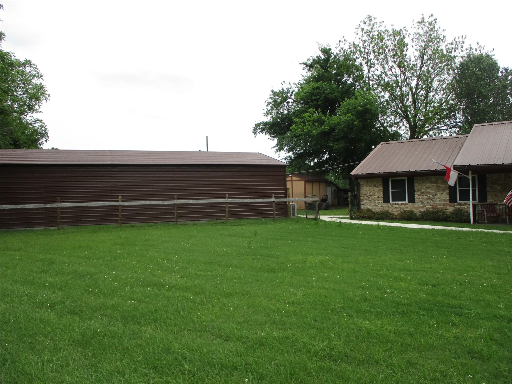 Farm For Sale in Rains County , 550 RS COUNTY ROAD 3425, Emory, Texas 75440, 3 Bedroom, 2 Bathroom, 2 Garage spaces, 1,854 Sqft, built in 1971, Preowned, mls#21242871, Real Estate Agent in Emory, Homes For Sale in Rains county, Homes For Sale in Emory, Realtor in Emory Texas, Real Estate Brokerage Independent Realty Texas, Luminita Cordes Realtor