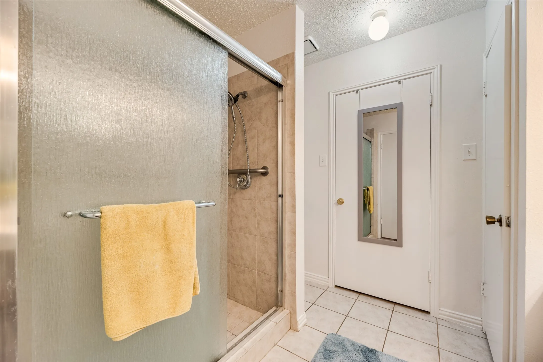 Single Family Residence For Sale in Dallas County , 1801 Woodview Court, Grand Prairie, Texas 75050, 3 Bedroom, 2 Bathroom, 2 Garage spaces, 1,586 Sqft, built in 1976, Preowned, mls#21237905, Real Estate Agent in Grand Prairie, Homes For Sale in Dallas county, Homes For Sale in Grand Prairie, Realtor in Grand Prairie Texas, Real Estate Brokerage Independent Realty Texas, Luminita Cordes Realtor