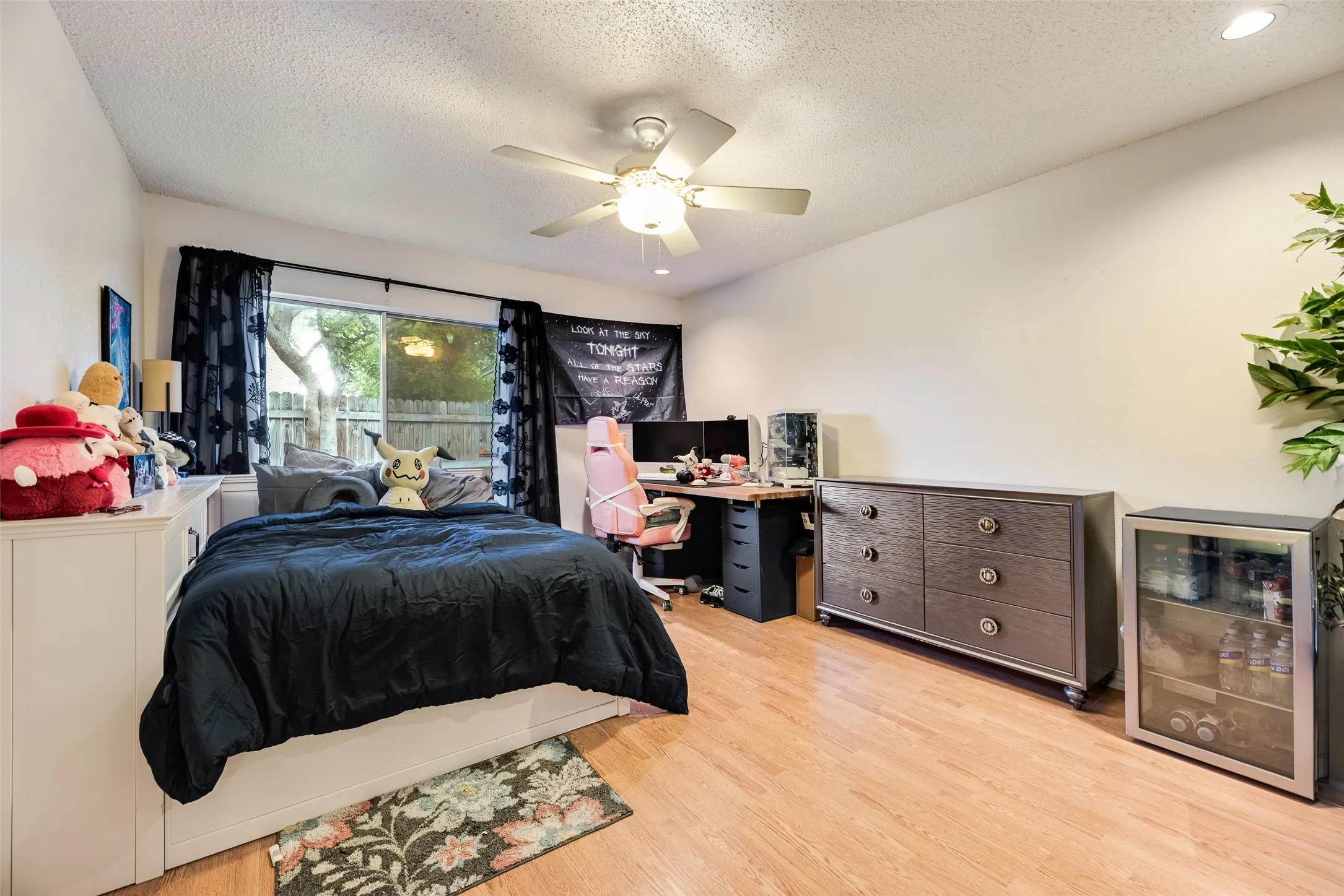 Single Family Residence For Sale in Dallas County , 1801 Woodview Court, Grand Prairie, Texas 75050, 3 Bedroom, 2 Bathroom, 2 Garage spaces, 1,586 Sqft, built in 1976, Preowned, mls#21237905, Real Estate Agent in Grand Prairie, Homes For Sale in Dallas county, Homes For Sale in Grand Prairie, Realtor in Grand Prairie Texas, Real Estate Brokerage Independent Realty Texas, Luminita Cordes Realtor