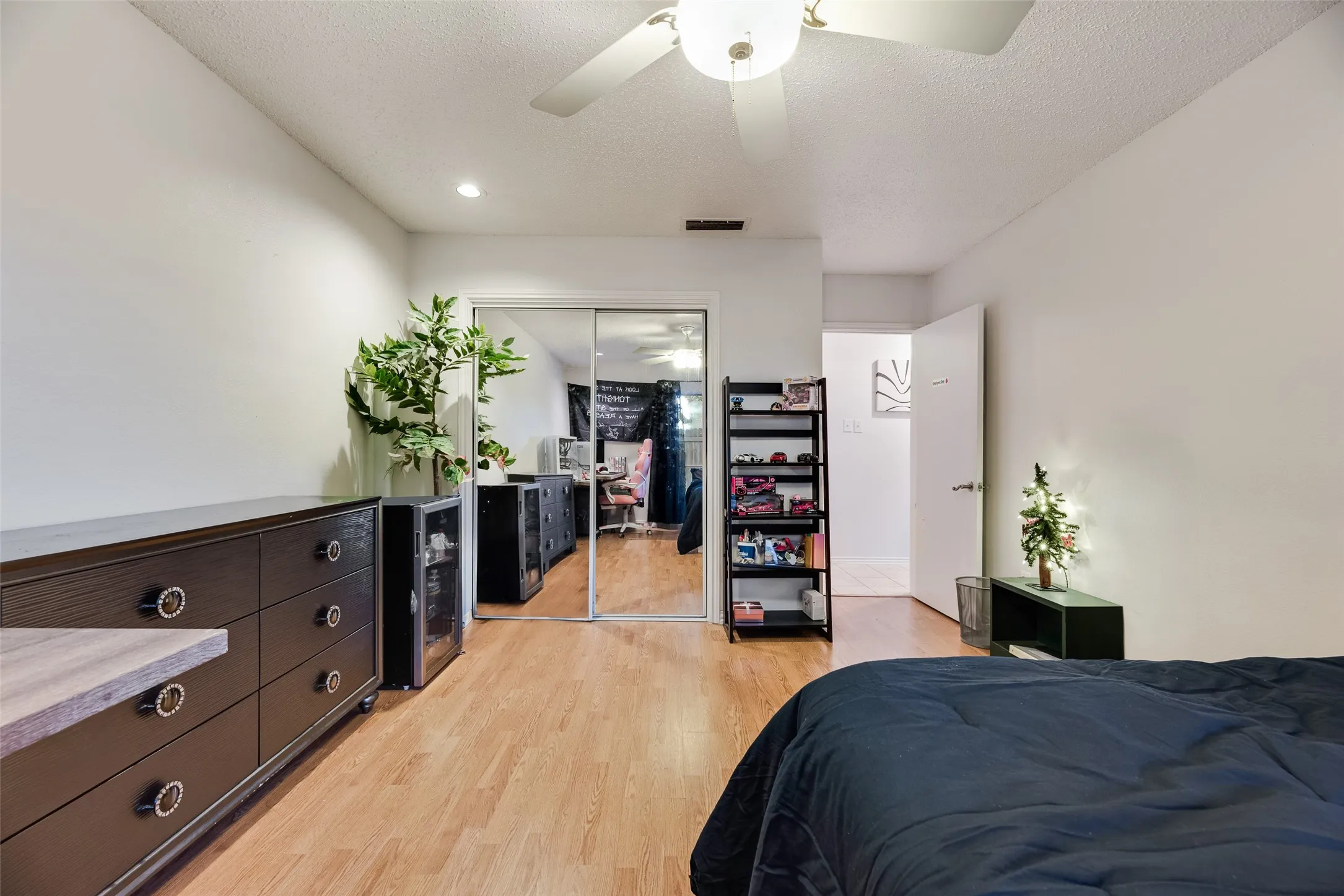 Single Family Residence For Sale in Dallas County , 1801 Woodview Court, Grand Prairie, Texas 75050, 3 Bedroom, 2 Bathroom, 2 Garage spaces, 1,586 Sqft, built in 1976, Preowned, mls#21237905, Real Estate Agent in Grand Prairie, Homes For Sale in Dallas county, Homes For Sale in Grand Prairie, Realtor in Grand Prairie Texas, Real Estate Brokerage Independent Realty Texas, Luminita Cordes Realtor