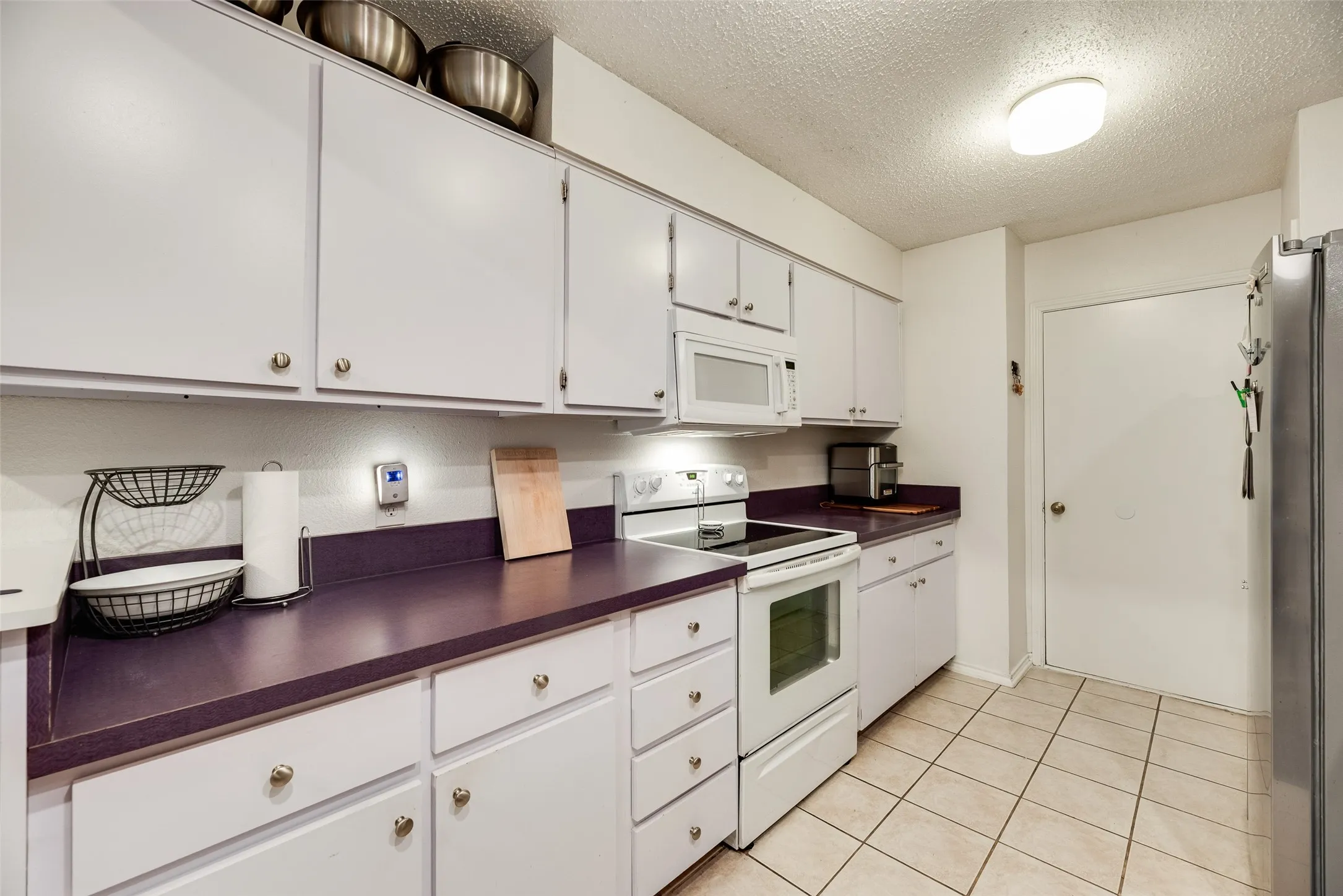 Single Family Residence For Sale in Dallas County , 1801 Woodview Court, Grand Prairie, Texas 75050, 3 Bedroom, 2 Bathroom, 2 Garage spaces, 1,586 Sqft, built in 1976, Preowned, mls#21237905, Real Estate Agent in Grand Prairie, Homes For Sale in Dallas county, Homes For Sale in Grand Prairie, Realtor in Grand Prairie Texas, Real Estate Brokerage Independent Realty Texas, Luminita Cordes Realtor