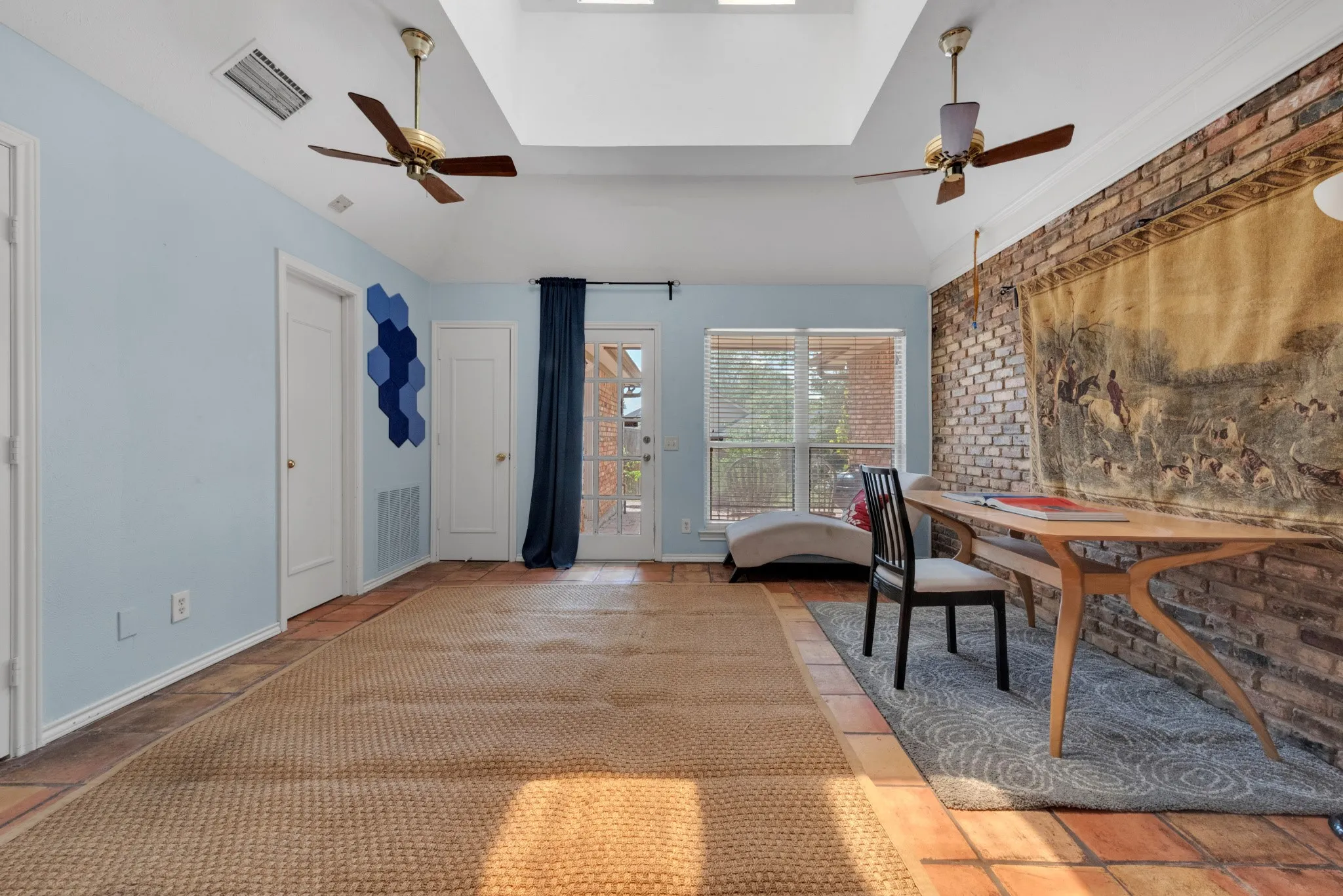 Single Family Residence For Sale in Dallas County , 6214 Liberty Hill, Dallas, Texas 75248, 4 Bedroom, 3 Bathroom, 2 Garage spaces, 2,168 Sqft, built in 1984, Preowned, mls#21242875, Real Estate Agent in Dallas, Homes For Sale in Dallas county, Homes For Sale in Dallas, Realtor in Dallas Texas, Real Estate Brokerage Independent Realty Texas, Luminita Cordes Realtor