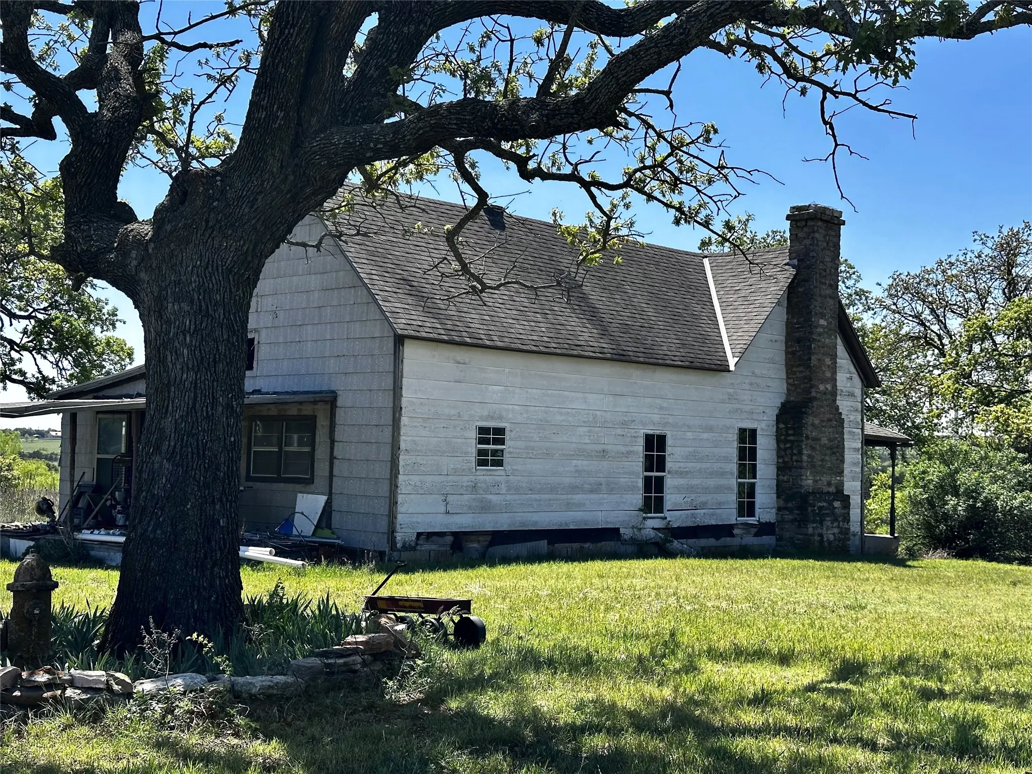 Single Family Residence For Sale in Callahan County , 9842 Fm 2228, Baird, Texas 79504, 1 Bedroom, 1 Bathroom, Garage spaces, 1,600 Sqft, built in 1930, Price $280,000, mls#21242881, Real Estate Agent in Baird, Homes For Sale in Callahan county, Homes For Sale in Baird, Realtor in Baird Texas, Real Estate Brokerage Independent Realty Texas, Luminita Cordes Realtor