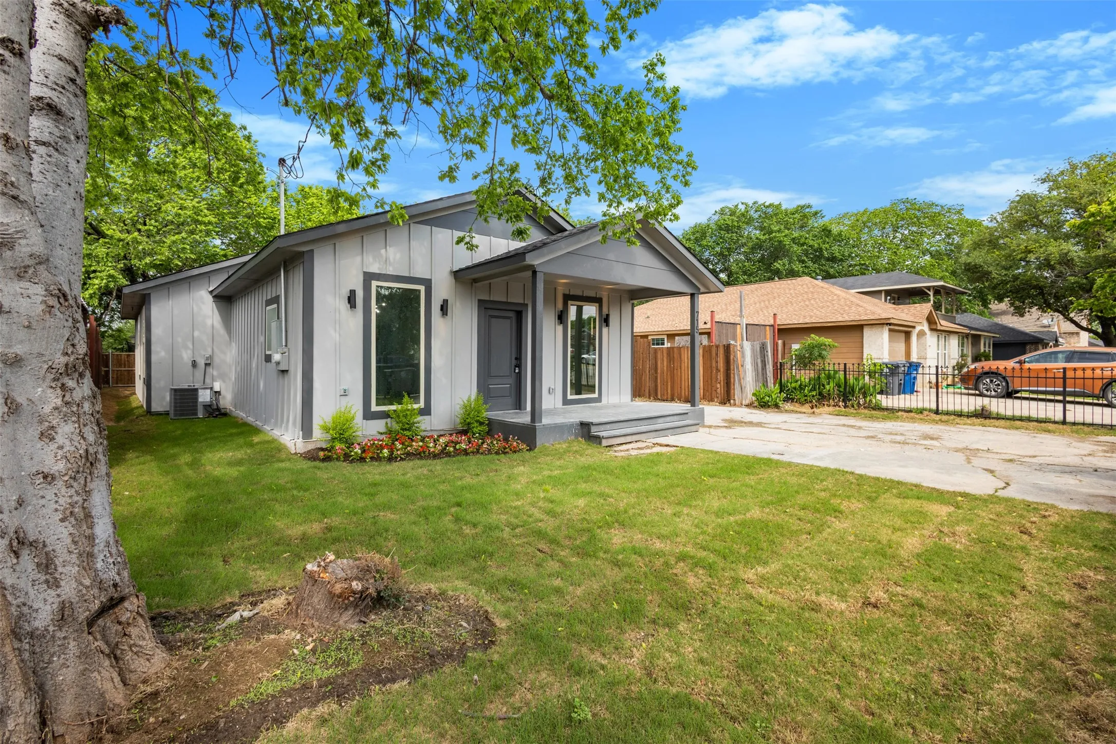 Single Family Residence For Sale in Dallas County , 715 Ezekial Avenue, Dallas, Texas 75217, 3 Bedroom, 2 Bathroom, Garage spaces, 1,470 Sqft, built in 1935, mls#21240422, Real Estate Agent in Dallas, Homes For Sale in Dallas county, Homes For Sale in Dallas, Realtor in Dallas Texas, Real Estate Brokerage Independent Realty Texas, Luminita Cordes Realtor