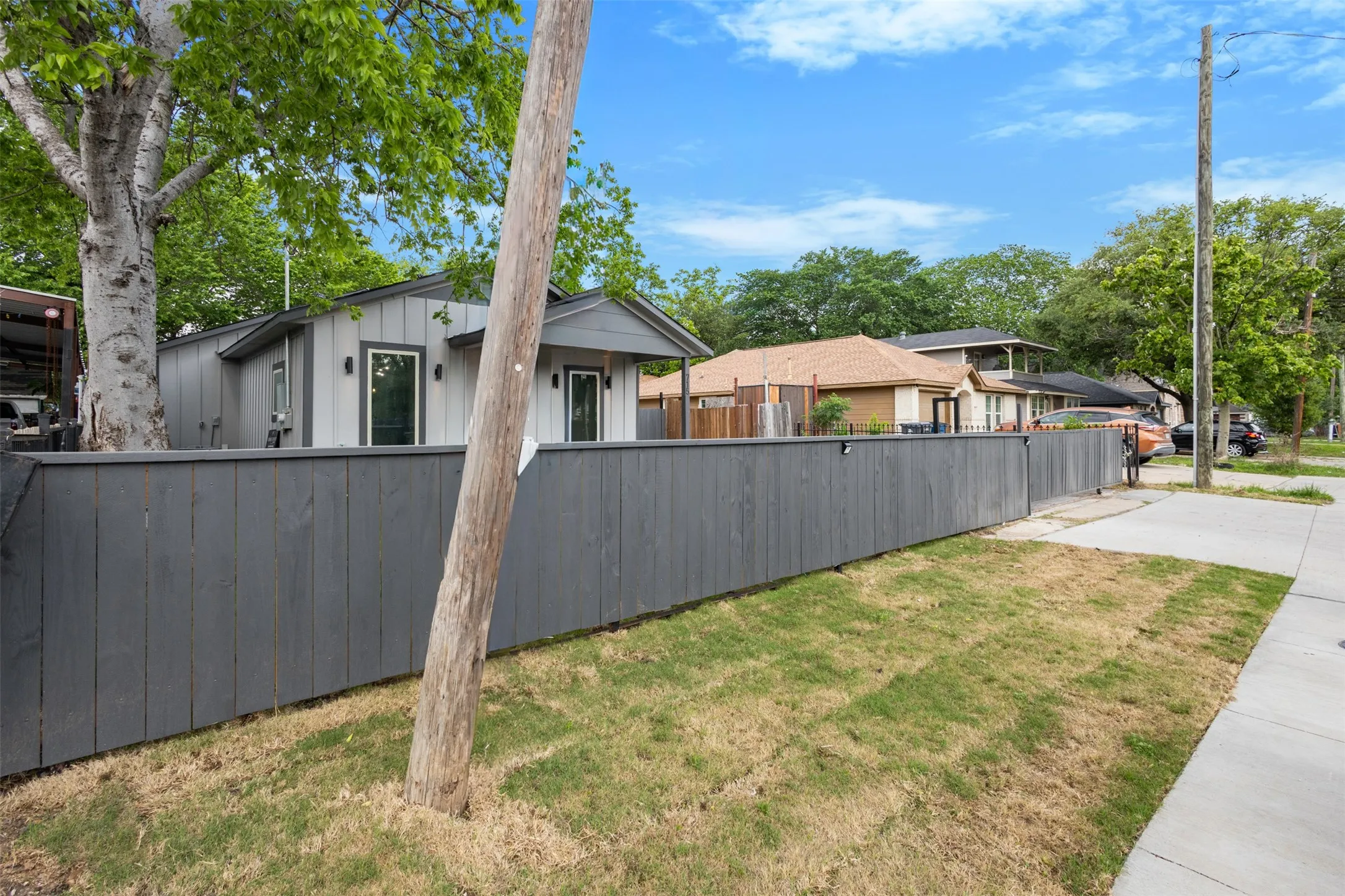 Single Family Residence For Sale in Dallas County , 715 Ezekial Avenue, Dallas, Texas 75217, 3 Bedroom, 2 Bathroom, Garage spaces, 1,470 Sqft, built in 1935, mls#21240422, Real Estate Agent in Dallas, Homes For Sale in Dallas county, Homes For Sale in Dallas, Realtor in Dallas Texas, Real Estate Brokerage Independent Realty Texas, Luminita Cordes Realtor
