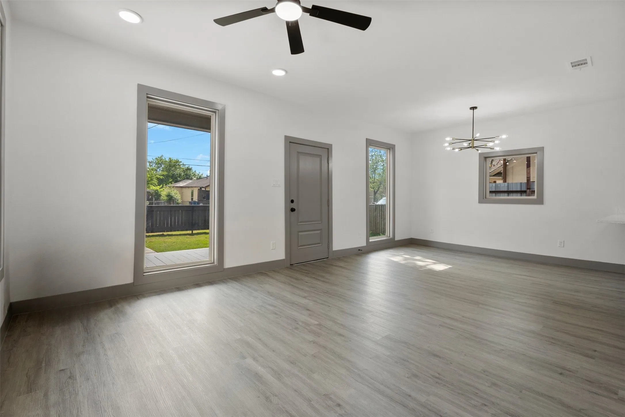 Single Family Residence For Sale in Dallas County , 715 Ezekial Avenue, Dallas, Texas 75217, 3 Bedroom, 2 Bathroom, Garage spaces, 1,470 Sqft, built in 1935, mls#21240422, Real Estate Agent in Dallas, Homes For Sale in Dallas county, Homes For Sale in Dallas, Realtor in Dallas Texas, Real Estate Brokerage Independent Realty Texas, Luminita Cordes Realtor