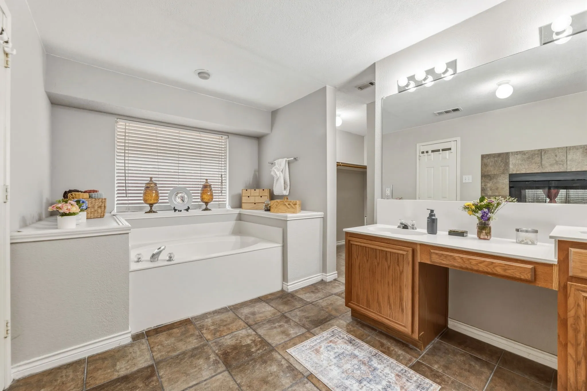 Single Family Residence For Sale in Collin County , 1817 Lake Whitney Lane, Allen, Texas 75002, 6 Bedroom, 4 Bathroom, 2 Garage spaces, 4,006 Sqft, built in 2000, Preowned, mls#21238039, Real Estate Agent in Allen, Homes For Sale in Collin county, Homes For Sale in Allen, Realtor in Allen Texas, Real Estate Brokerage Independent Realty Texas, Luminita Cordes Realtor