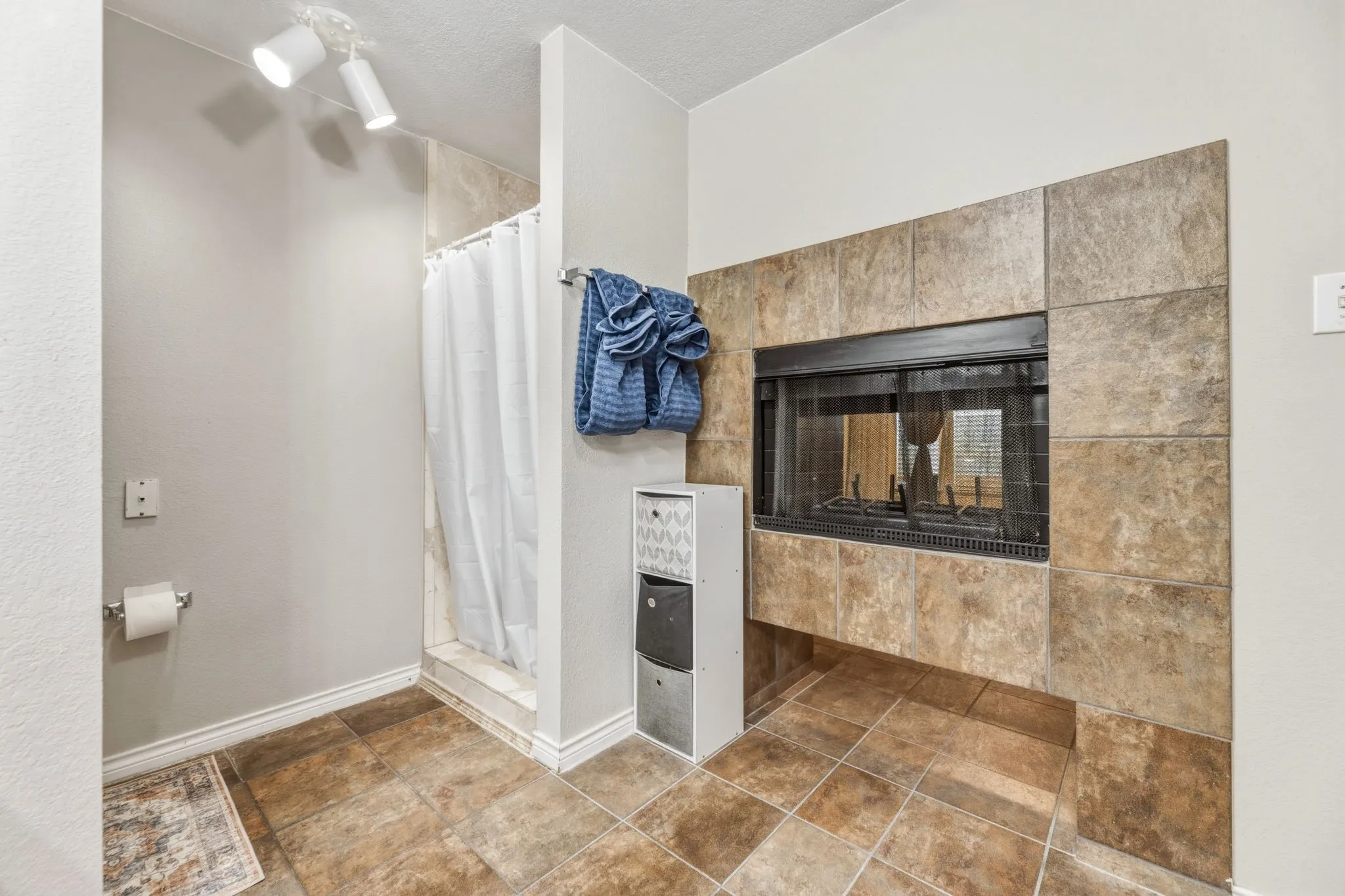 Single Family Residence For Sale in Collin County , 1817 Lake Whitney Lane, Allen, Texas 75002, 6 Bedroom, 4 Bathroom, 2 Garage spaces, 4,006 Sqft, built in 2000, Preowned, mls#21238039, Real Estate Agent in Allen, Homes For Sale in Collin county, Homes For Sale in Allen, Realtor in Allen Texas, Real Estate Brokerage Independent Realty Texas, Luminita Cordes Realtor