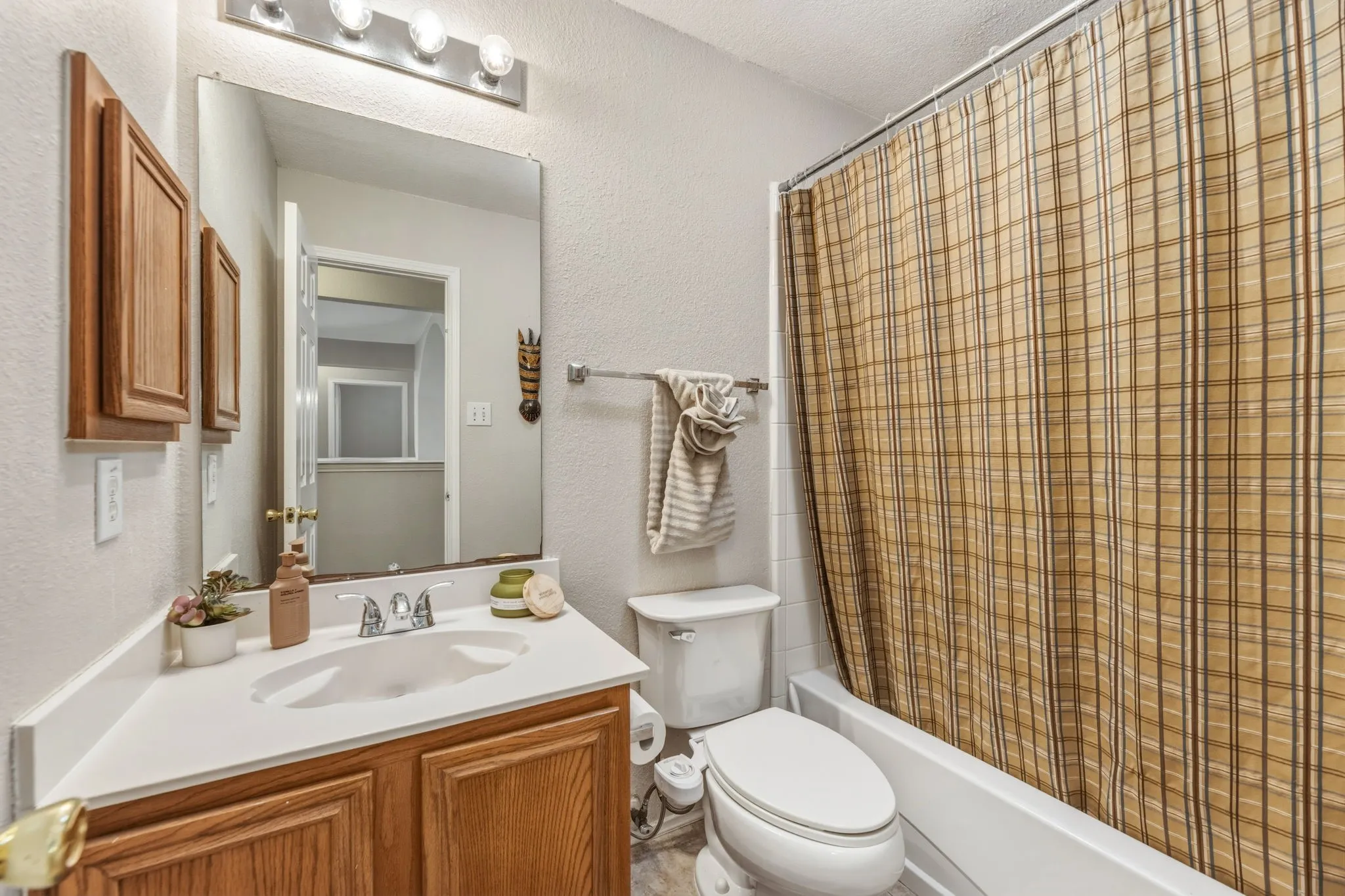 Single Family Residence For Sale in Collin County , 1817 Lake Whitney Lane, Allen, Texas 75002, 6 Bedroom, 4 Bathroom, 2 Garage spaces, 4,006 Sqft, built in 2000, Preowned, mls#21238039, Real Estate Agent in Allen, Homes For Sale in Collin county, Homes For Sale in Allen, Realtor in Allen Texas, Real Estate Brokerage Independent Realty Texas, Luminita Cordes Realtor