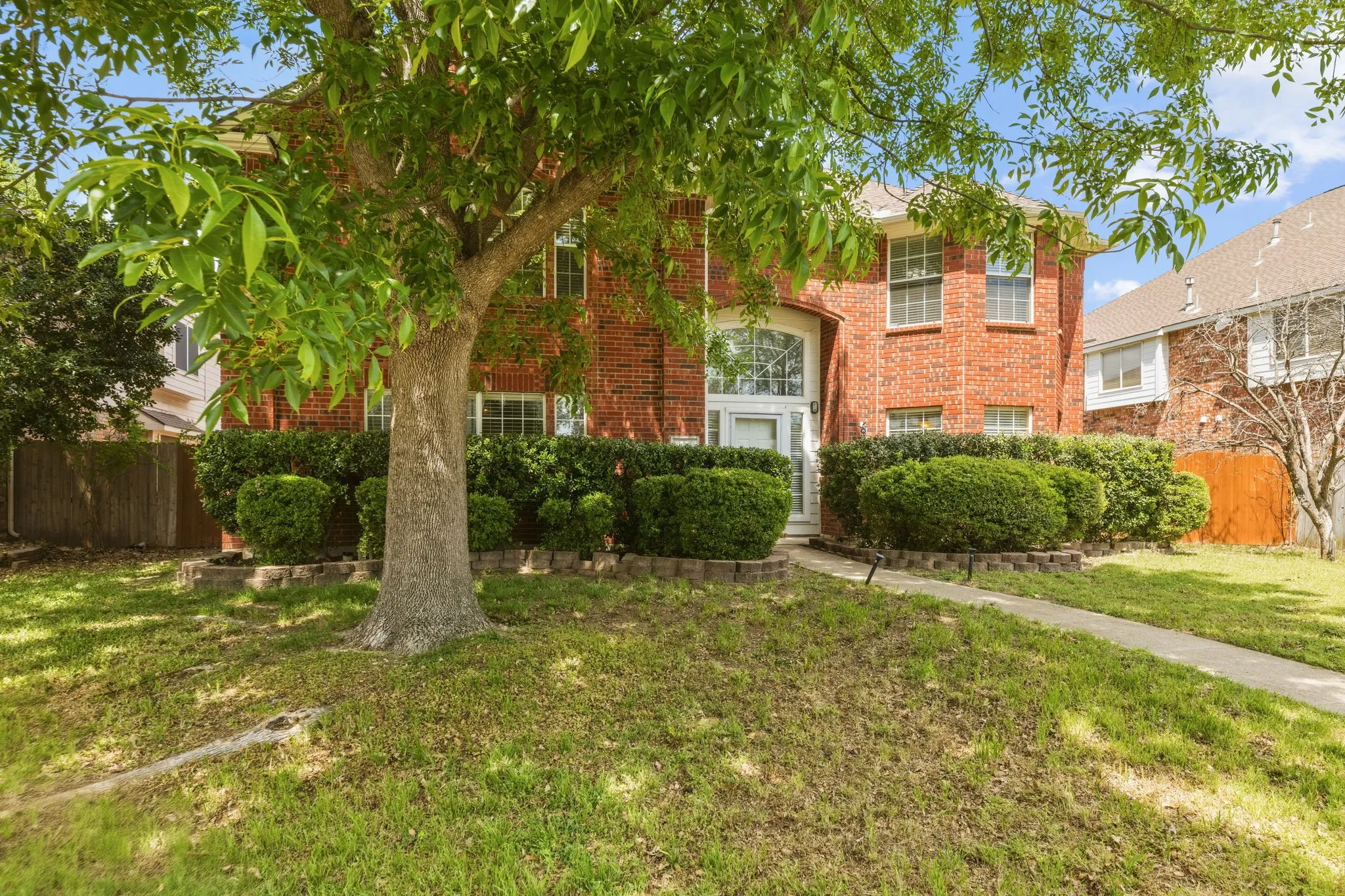 Single Family Residence For Sale in Collin County , 1817 Lake Whitney Lane, Allen, Texas 75002, 6 Bedroom, 4 Bathroom, 2 Garage spaces, 4,006 Sqft, built in 2000, Preowned, mls#21238039, Real Estate Agent in Allen, Homes For Sale in Collin county, Homes For Sale in Allen, Realtor in Allen Texas, Real Estate Brokerage Independent Realty Texas, Luminita Cordes Realtor