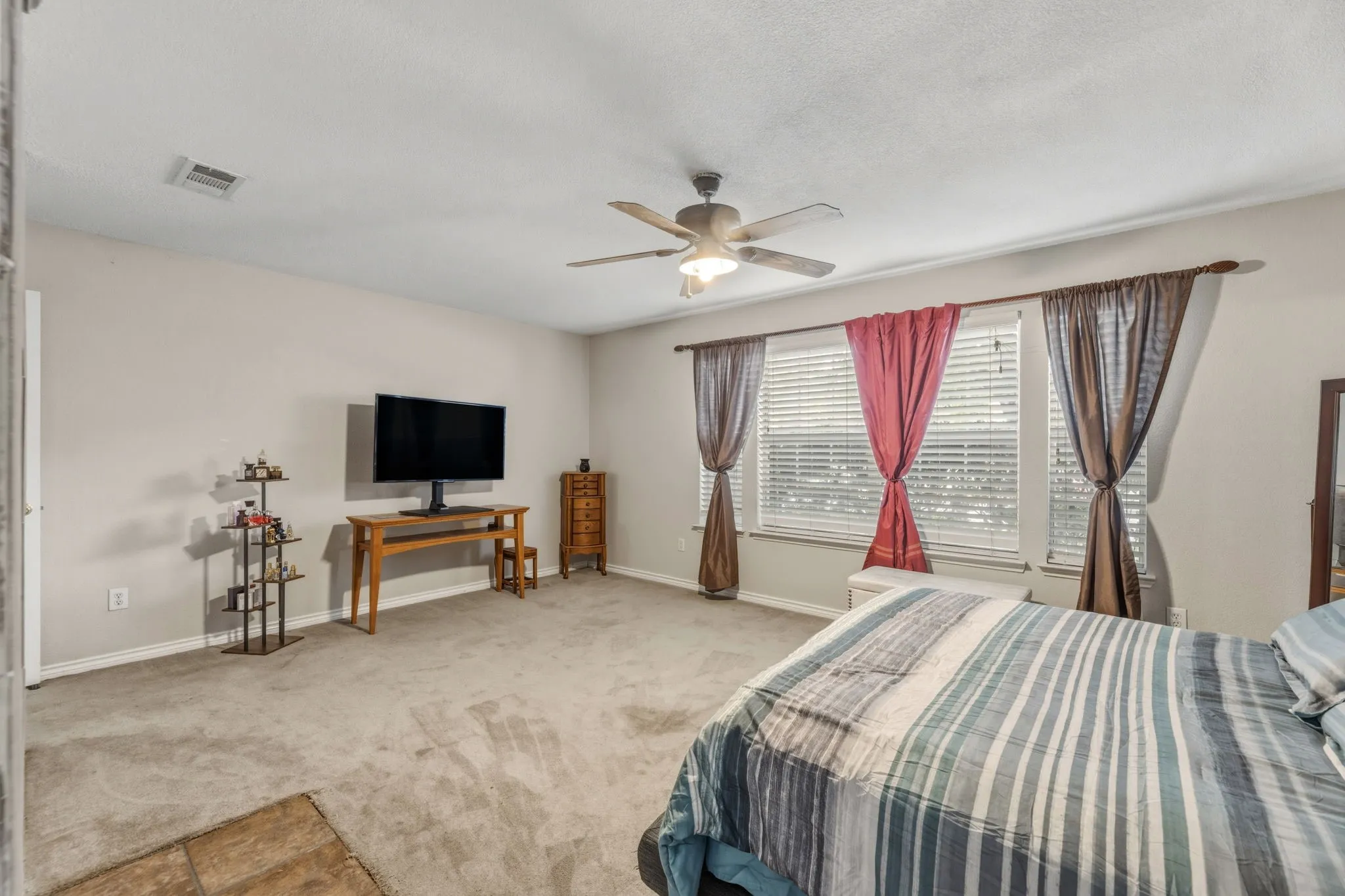 Single Family Residence For Sale in Collin County , 1817 Lake Whitney Lane, Allen, Texas 75002, 6 Bedroom, 4 Bathroom, 2 Garage spaces, 4,006 Sqft, built in 2000, Preowned, mls#21238039, Real Estate Agent in Allen, Homes For Sale in Collin county, Homes For Sale in Allen, Realtor in Allen Texas, Real Estate Brokerage Independent Realty Texas, Luminita Cordes Realtor