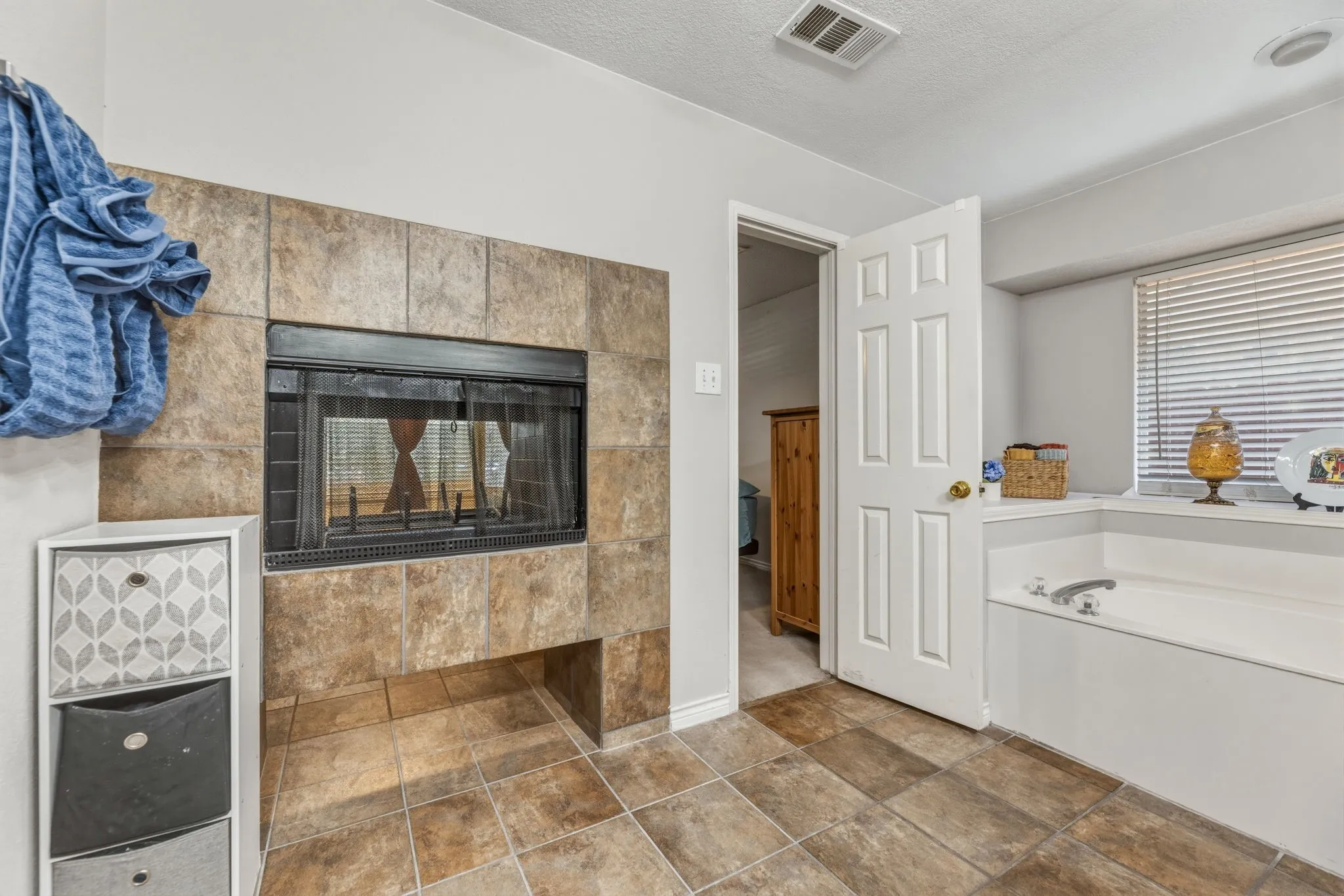 Single Family Residence For Sale in Collin County , 1817 Lake Whitney Lane, Allen, Texas 75002, 6 Bedroom, 4 Bathroom, 2 Garage spaces, 4,006 Sqft, built in 2000, Preowned, mls#21238039, Real Estate Agent in Allen, Homes For Sale in Collin county, Homes For Sale in Allen, Realtor in Allen Texas, Real Estate Brokerage Independent Realty Texas, Luminita Cordes Realtor