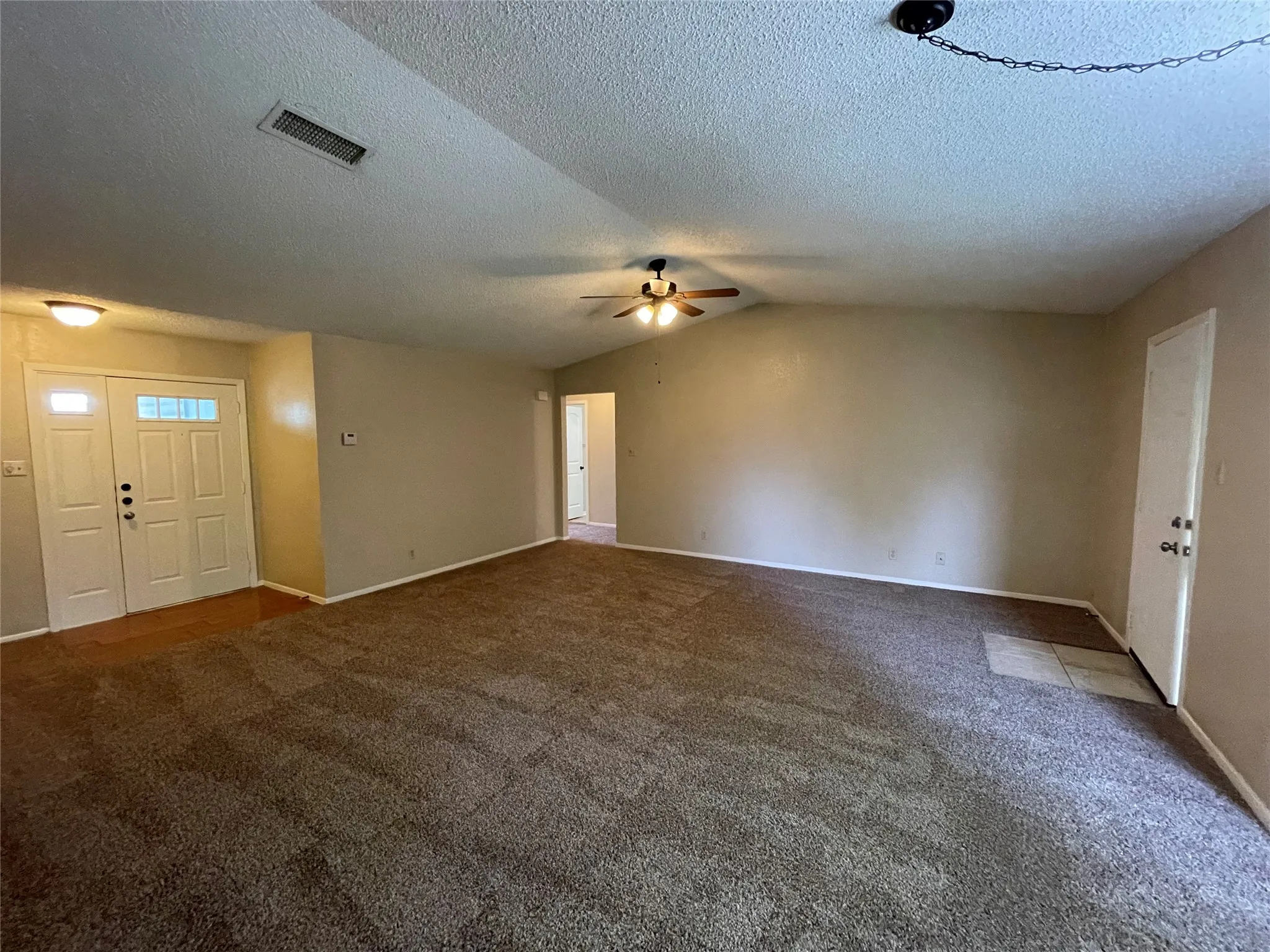 Single Family Residence For Rent in Rockwall County , 821 Loganwood Drive, Royse City, Texas 75189, 3 Bedroom, 2 Bathroom, 2 Garage spaces, 1,291 Sqft, built in 1985, Preowned, mls#21242842, Real Estate Agent in Royse City, Homes For Rent in Rockwall county, Homes For Rent in Royse City, Realtor in Royse City Texas, Real Estate Brokerage Independent Realty Texas, Luminita Cordes Realtor