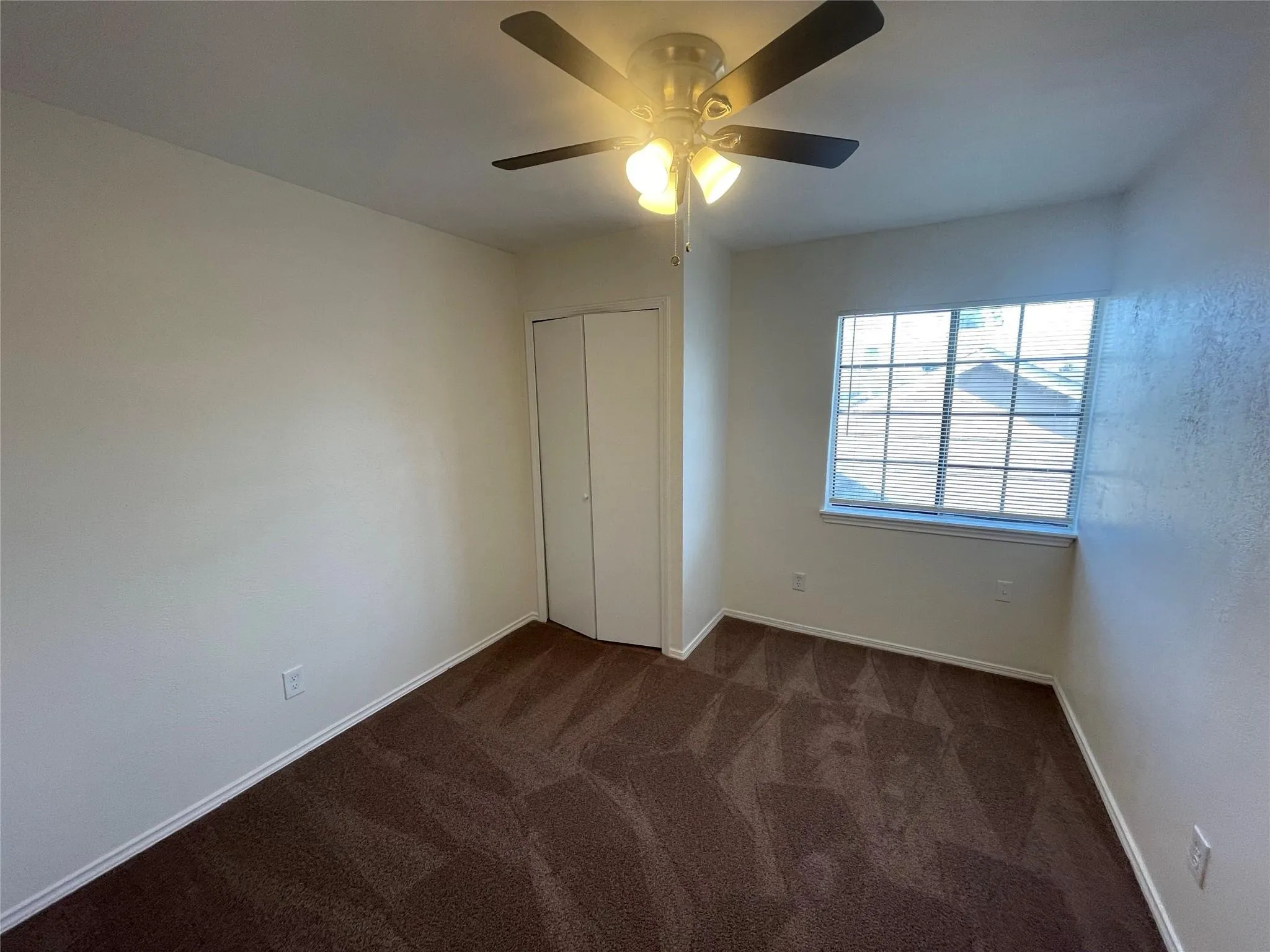 Single Family Residence For Rent in Rockwall County , 821 Loganwood Drive, Royse City, Texas 75189, 3 Bedroom, 2 Bathroom, 2 Garage spaces, 1,291 Sqft, built in 1985, Preowned, mls#21242842, Real Estate Agent in Royse City, Homes For Rent in Rockwall county, Homes For Rent in Royse City, Realtor in Royse City Texas, Real Estate Brokerage Independent Realty Texas, Luminita Cordes Realtor