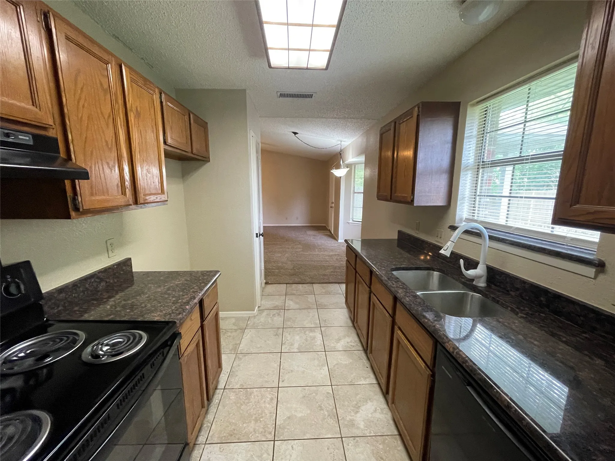 Single Family Residence For Rent in Rockwall County , 821 Loganwood Drive, Royse City, Texas 75189, 3 Bedroom, 2 Bathroom, 2 Garage spaces, 1,291 Sqft, built in 1985, Preowned, mls#21242842, Real Estate Agent in Royse City, Homes For Rent in Rockwall county, Homes For Rent in Royse City, Realtor in Royse City Texas, Real Estate Brokerage Independent Realty Texas, Luminita Cordes Realtor