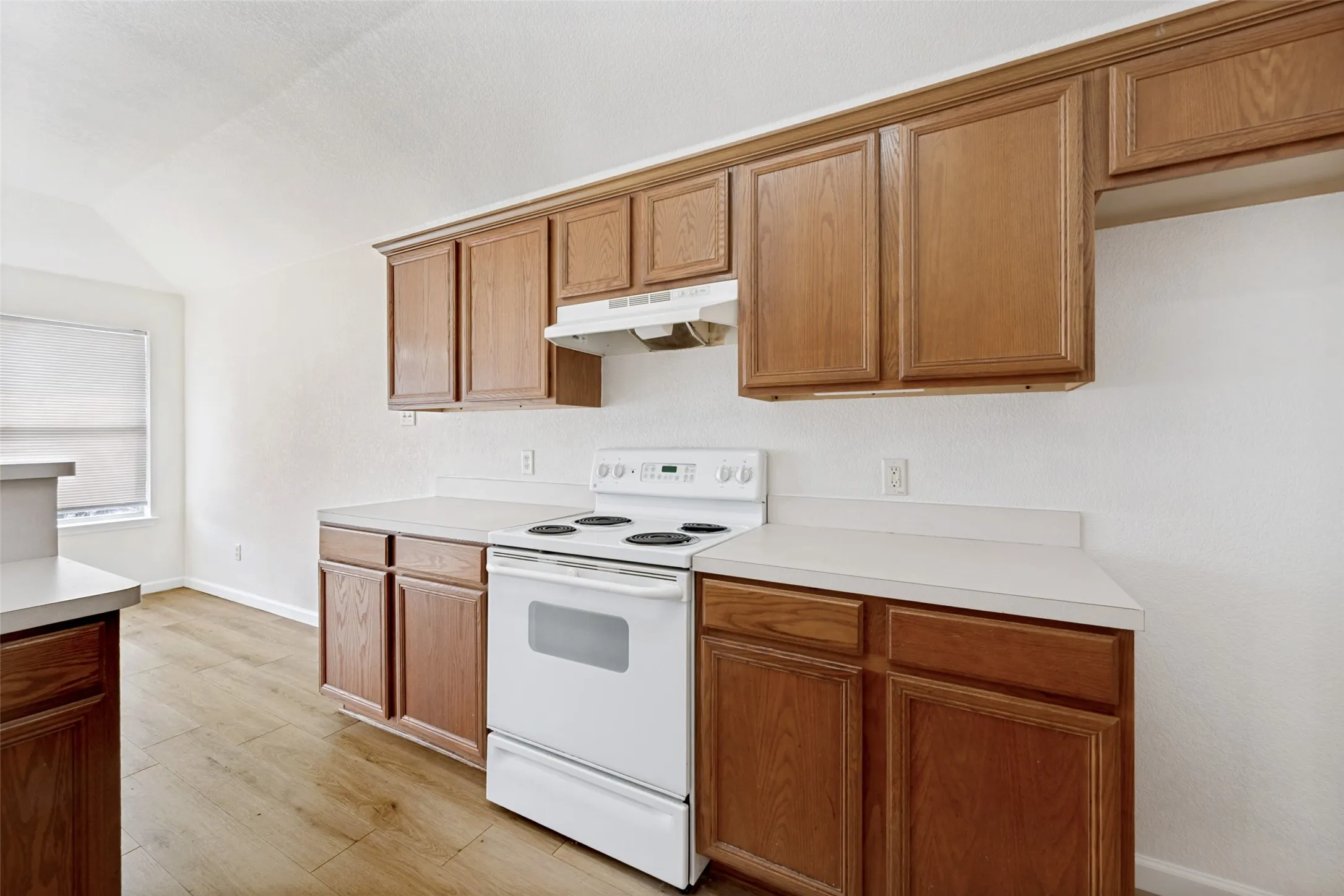 Single Family Residence For Sale in Tarrant County , 308 Rock Hill Drive, Crowley, Texas 76036, 3 Bedroom, 2 Bathroom, 2 Garage spaces, 1,634 Sqft, built in 2004, mls#21242903, Real Estate Agent in Crowley, Homes For Sale in Tarrant county, Homes For Sale in Crowley, Realtor in Crowley Texas, Real Estate Brokerage Independent Realty Texas, Luminita Cordes Realtor