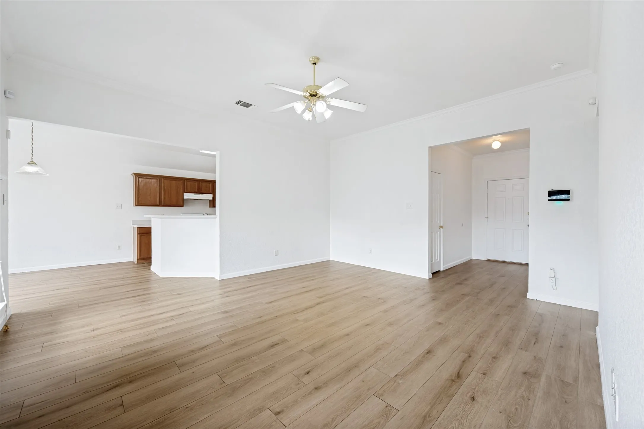 Single Family Residence For Sale in Tarrant County , 308 Rock Hill Drive, Crowley, Texas 76036, 3 Bedroom, 2 Bathroom, 2 Garage spaces, 1,634 Sqft, built in 2004, mls#21242903, Real Estate Agent in Crowley, Homes For Sale in Tarrant county, Homes For Sale in Crowley, Realtor in Crowley Texas, Real Estate Brokerage Independent Realty Texas, Luminita Cordes Realtor