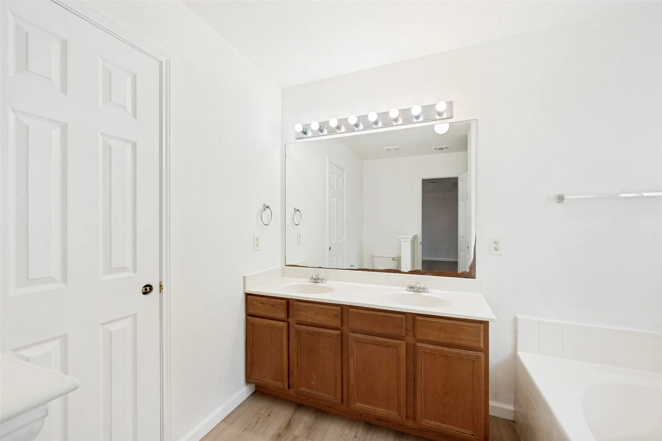 Single Family Residence For Sale in Tarrant County , 308 Rock Hill Drive, Crowley, Texas 76036, 3 Bedroom, 2 Bathroom, 2 Garage spaces, 1,634 Sqft, built in 2004, mls#21242903, Real Estate Agent in Crowley, Homes For Sale in Tarrant county, Homes For Sale in Crowley, Realtor in Crowley Texas, Real Estate Brokerage Independent Realty Texas, Luminita Cordes Realtor