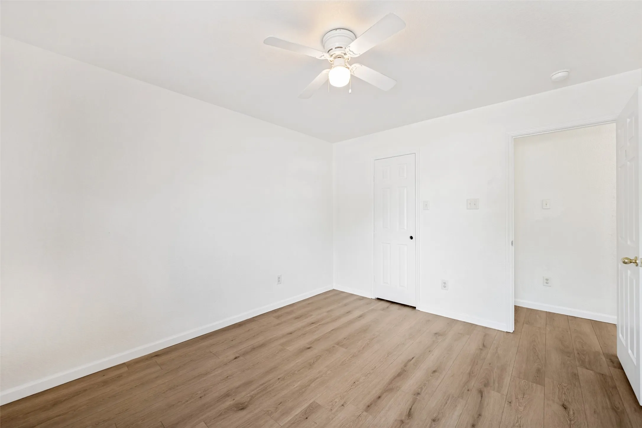 Single Family Residence For Sale in Tarrant County , 308 Rock Hill Drive, Crowley, Texas 76036, 3 Bedroom, 2 Bathroom, 2 Garage spaces, 1,634 Sqft, built in 2004, mls#21242903, Real Estate Agent in Crowley, Homes For Sale in Tarrant county, Homes For Sale in Crowley, Realtor in Crowley Texas, Real Estate Brokerage Independent Realty Texas, Luminita Cordes Realtor