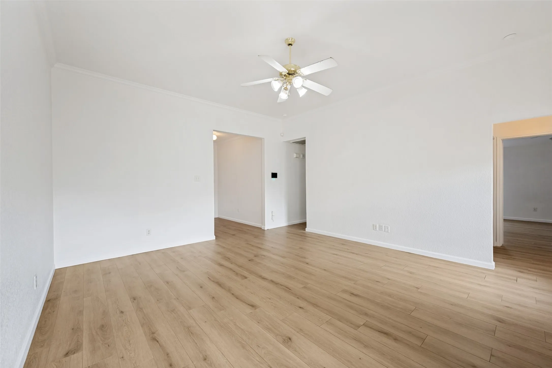 Single Family Residence For Sale in Tarrant County , 308 Rock Hill Drive, Crowley, Texas 76036, 3 Bedroom, 2 Bathroom, 2 Garage spaces, 1,634 Sqft, built in 2004, mls#21242903, Real Estate Agent in Crowley, Homes For Sale in Tarrant county, Homes For Sale in Crowley, Realtor in Crowley Texas, Real Estate Brokerage Independent Realty Texas, Luminita Cordes Realtor