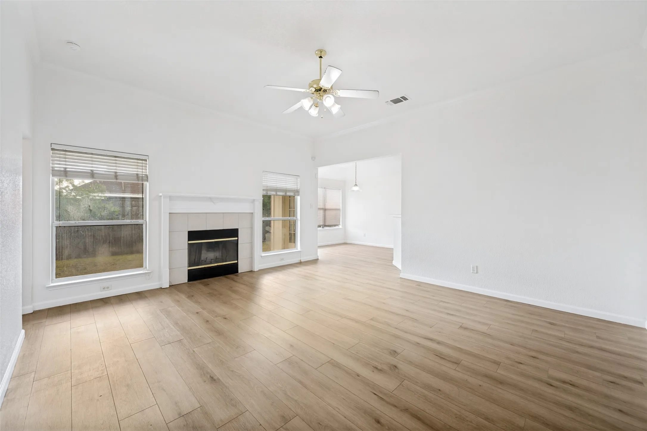 Single Family Residence For Sale in Tarrant County , 308 Rock Hill Drive, Crowley, Texas 76036, 3 Bedroom, 2 Bathroom, 2 Garage spaces, 1,634 Sqft, built in 2004, mls#21242903, Real Estate Agent in Crowley, Homes For Sale in Tarrant county, Homes For Sale in Crowley, Realtor in Crowley Texas, Real Estate Brokerage Independent Realty Texas, Luminita Cordes Realtor