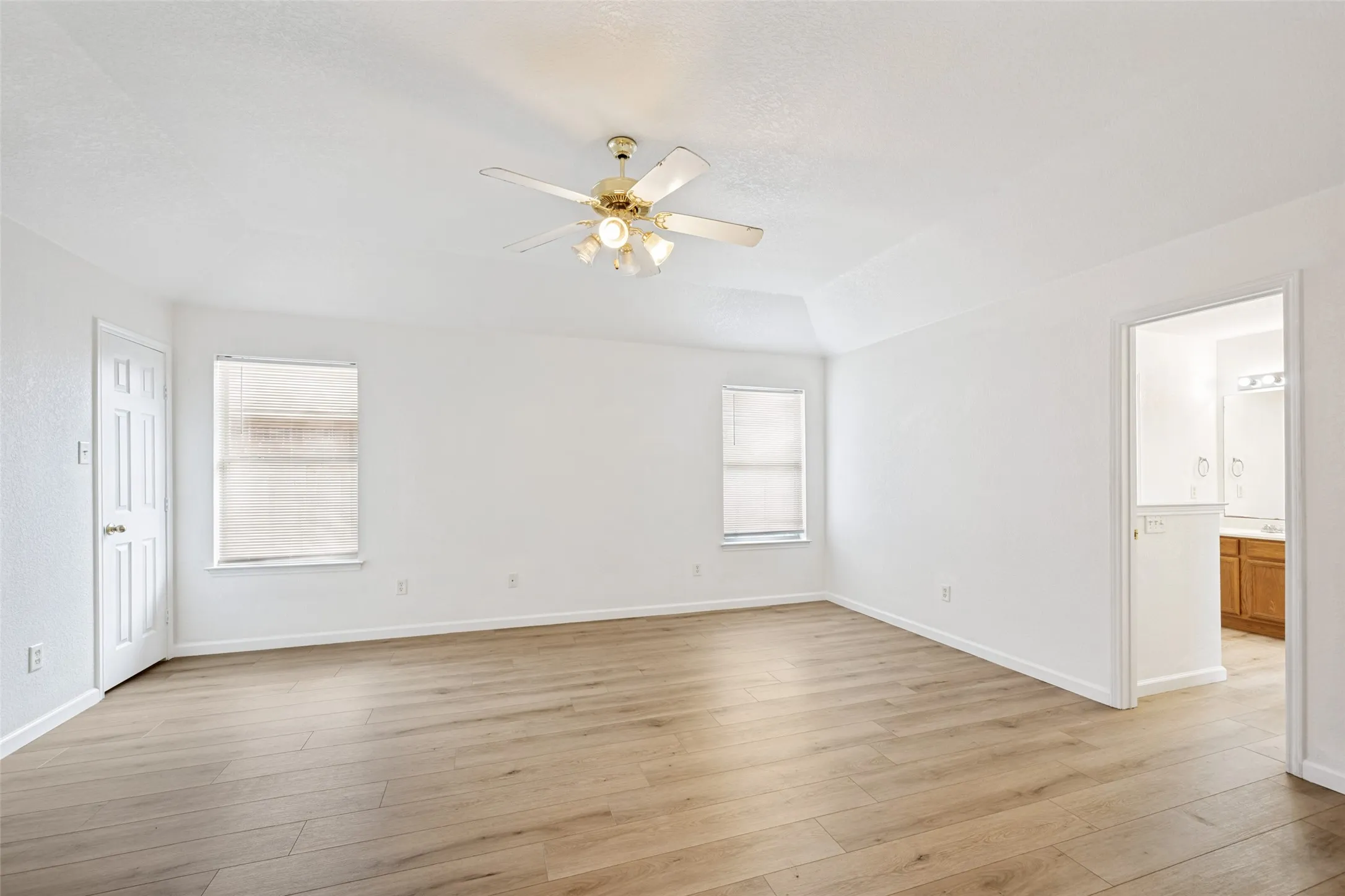 Single Family Residence For Sale in Tarrant County , 308 Rock Hill Drive, Crowley, Texas 76036, 3 Bedroom, 2 Bathroom, 2 Garage spaces, 1,634 Sqft, built in 2004, mls#21242903, Real Estate Agent in Crowley, Homes For Sale in Tarrant county, Homes For Sale in Crowley, Realtor in Crowley Texas, Real Estate Brokerage Independent Realty Texas, Luminita Cordes Realtor