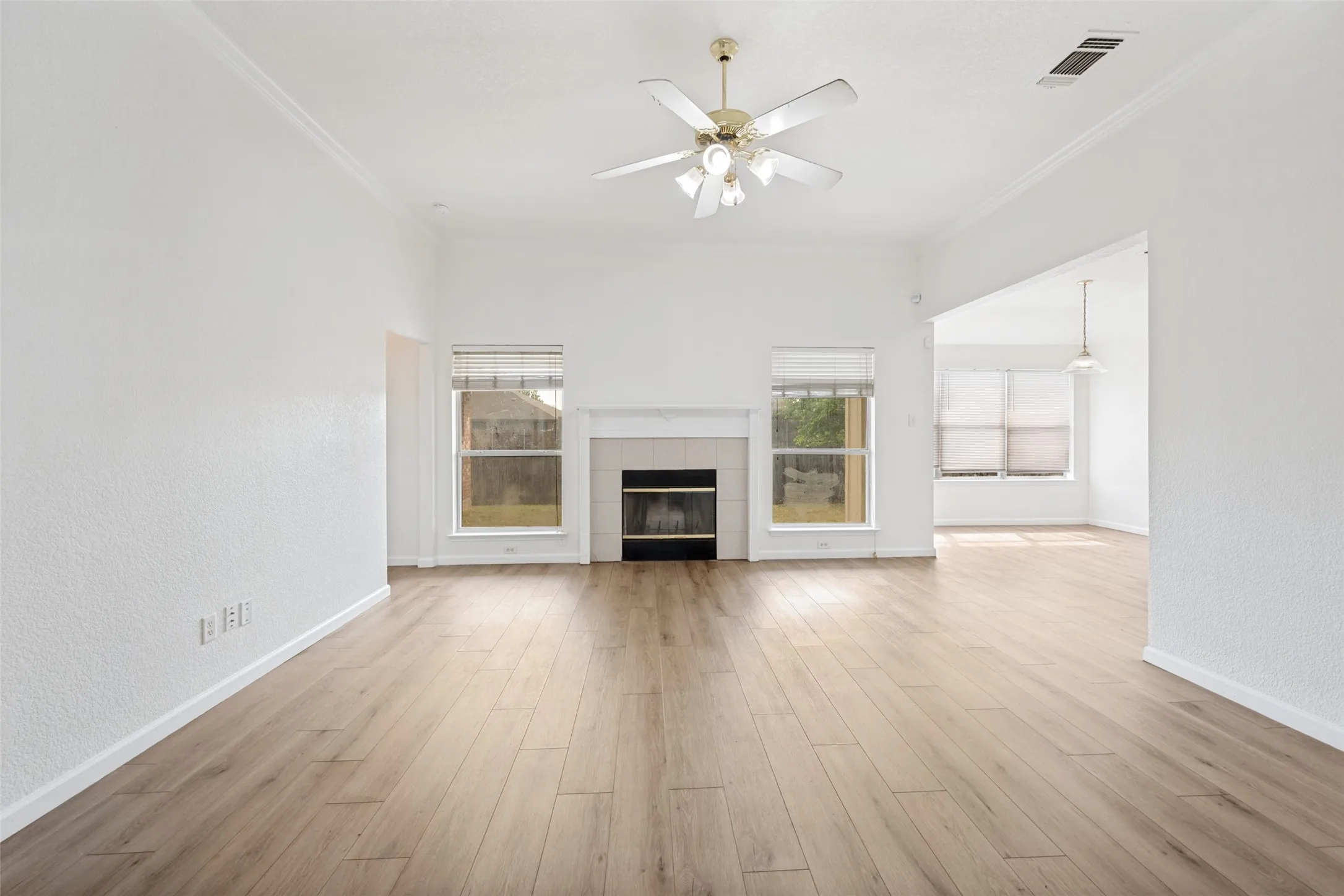 Single Family Residence For Sale in Tarrant County , 308 Rock Hill Drive, Crowley, Texas 76036, 3 Bedroom, 2 Bathroom, 2 Garage spaces, 1,634 Sqft, built in 2004, mls#21242903, Real Estate Agent in Crowley, Homes For Sale in Tarrant county, Homes For Sale in Crowley, Realtor in Crowley Texas, Real Estate Brokerage Independent Realty Texas, Luminita Cordes Realtor
