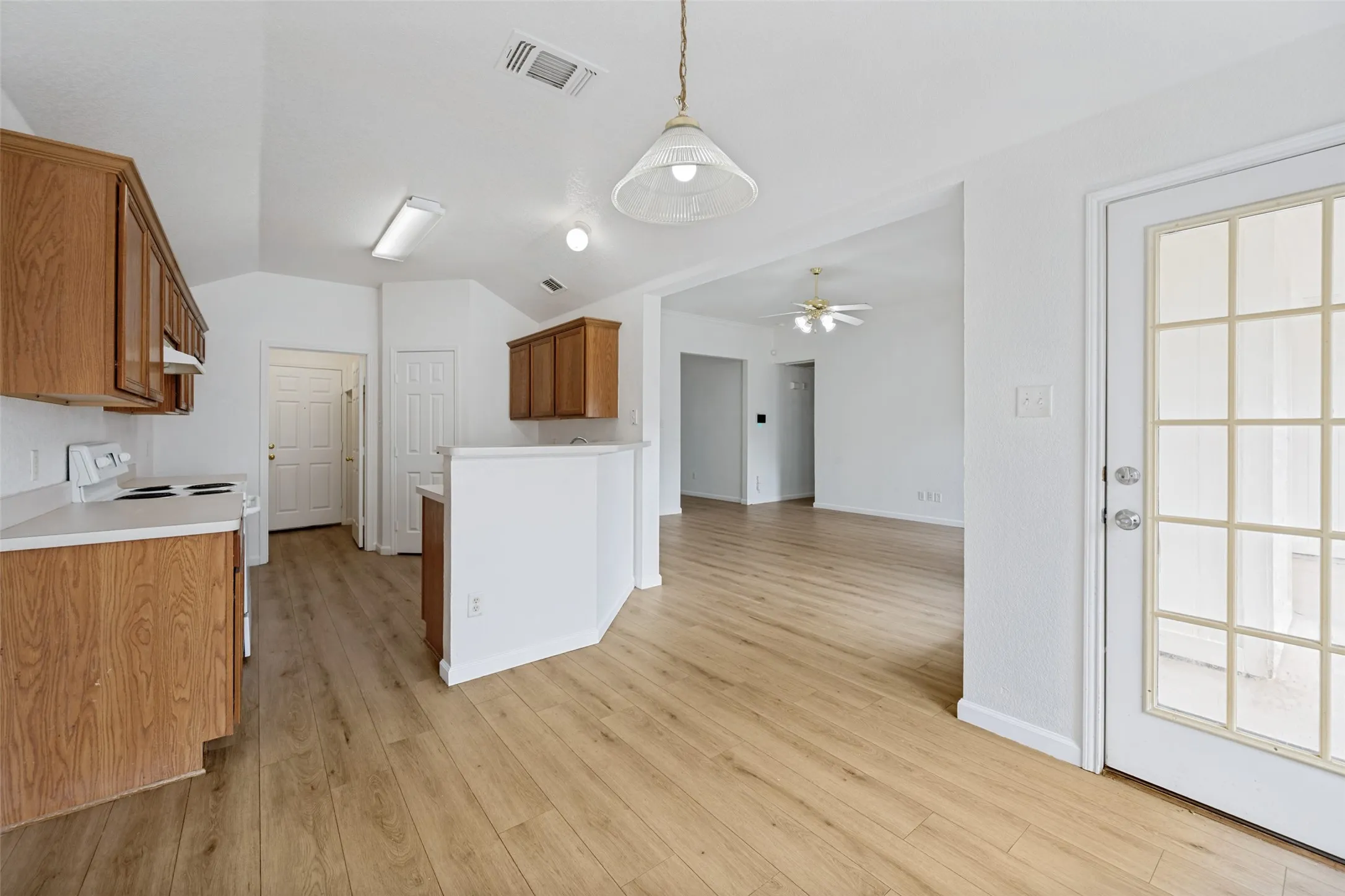Single Family Residence For Sale in Tarrant County , 308 Rock Hill Drive, Crowley, Texas 76036, 3 Bedroom, 2 Bathroom, 2 Garage spaces, 1,634 Sqft, built in 2004, mls#21242903, Real Estate Agent in Crowley, Homes For Sale in Tarrant county, Homes For Sale in Crowley, Realtor in Crowley Texas, Real Estate Brokerage Independent Realty Texas, Luminita Cordes Realtor