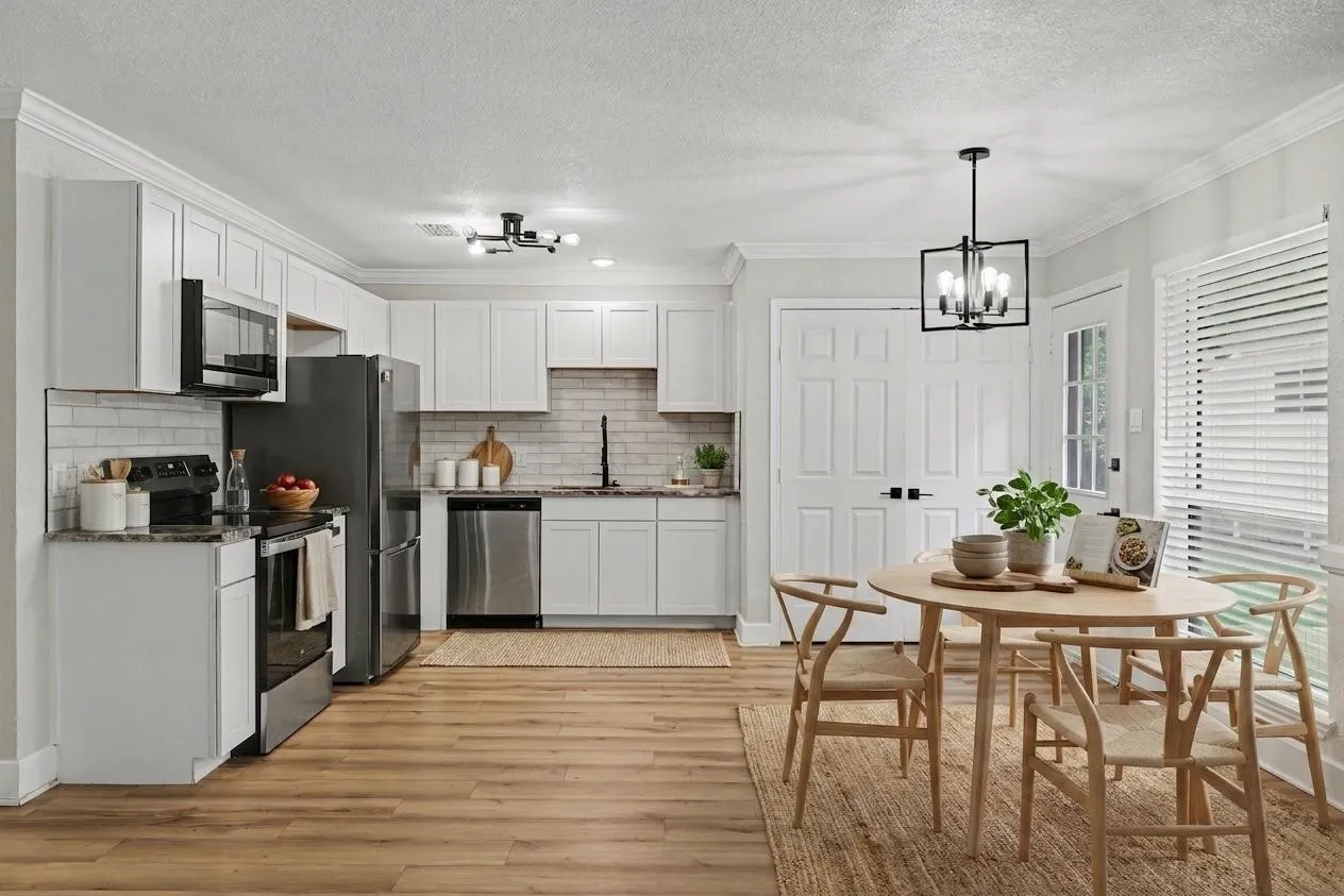Single Family Residence For Sale in Fannin County , 100 Pecan Circle, Trenton, Texas 75490, 3 Bedroom, 2 Bathroom, 2 Garage spaces, 1,499 Sqft, built in 1983, Preowned, mls#21239409, Real Estate Agent in Trenton, Homes For Sale in Fannin county, Homes For Sale in Trenton, Realtor in Trenton Texas, Real Estate Brokerage Independent Realty Texas, Luminita Cordes Realtor