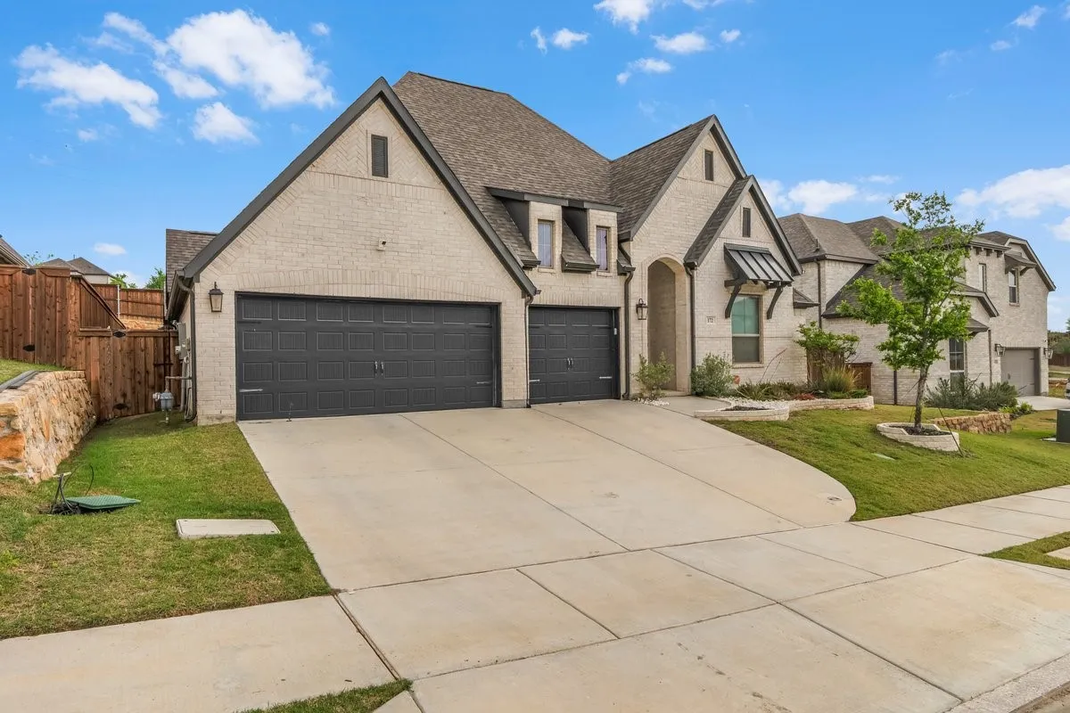 Single Family Residence For Sale in Wise County , 172 Buffalo Boulevard, Rhome, Texas 76078, 4 Bedroom, 4 Bathroom, 3 Garage spaces, 2,895 Sqft, built in 2022, mls#21238131, Real Estate Agent in Rhome, Homes For Sale in Wise county, Homes For Sale in Rhome, Realtor in Rhome Texas, Real Estate Brokerage Independent Realty Texas, Luminita Cordes Realtor