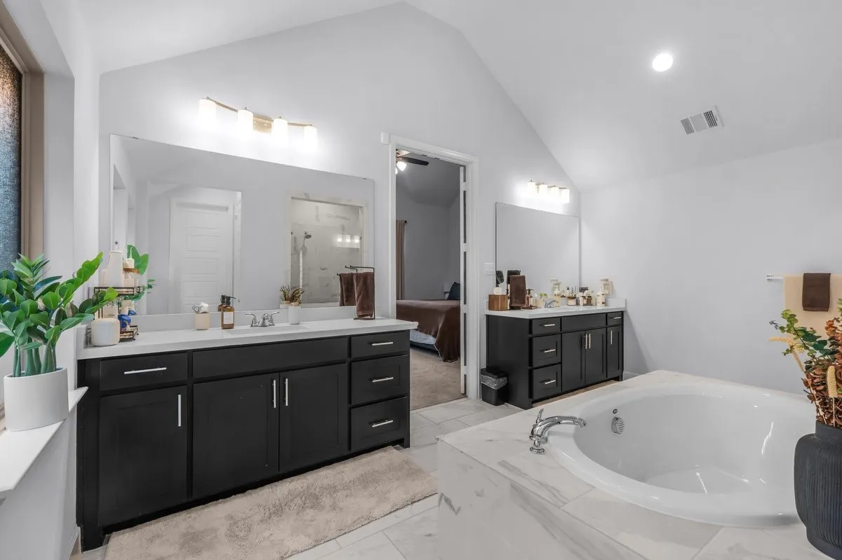 Single Family Residence For Sale in Wise County , 172 Buffalo Boulevard, Rhome, Texas 76078, 4 Bedroom, 4 Bathroom, 3 Garage spaces, 2,895 Sqft, built in 2022, mls#21238131, Real Estate Agent in Rhome, Homes For Sale in Wise county, Homes For Sale in Rhome, Realtor in Rhome Texas, Real Estate Brokerage Independent Realty Texas, Luminita Cordes Realtor