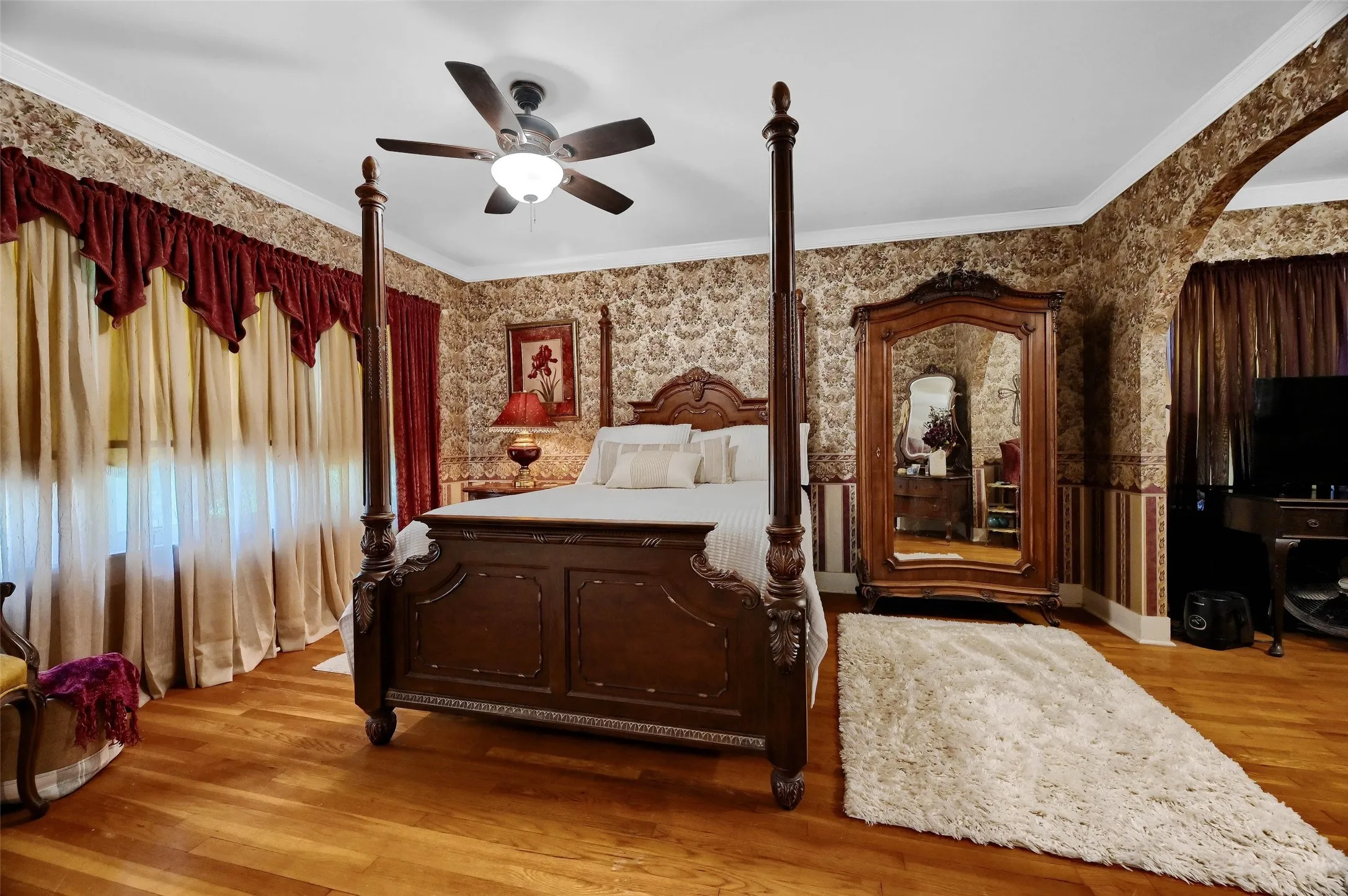 Single Family Residence For Sale in Grayson County , 706 N Woods Street, Sherman, Texas 75092, 3 Bedroom, 2 Bathroom, Garage spaces, 2,258 Sqft, built in 1954, Preowned, mls#21242613, Real Estate Agent in Sherman, Homes For Sale in Grayson county, Homes For Sale in Sherman, Realtor in Sherman Texas, Real Estate Brokerage Independent Realty Texas, Luminita Cordes Realtor