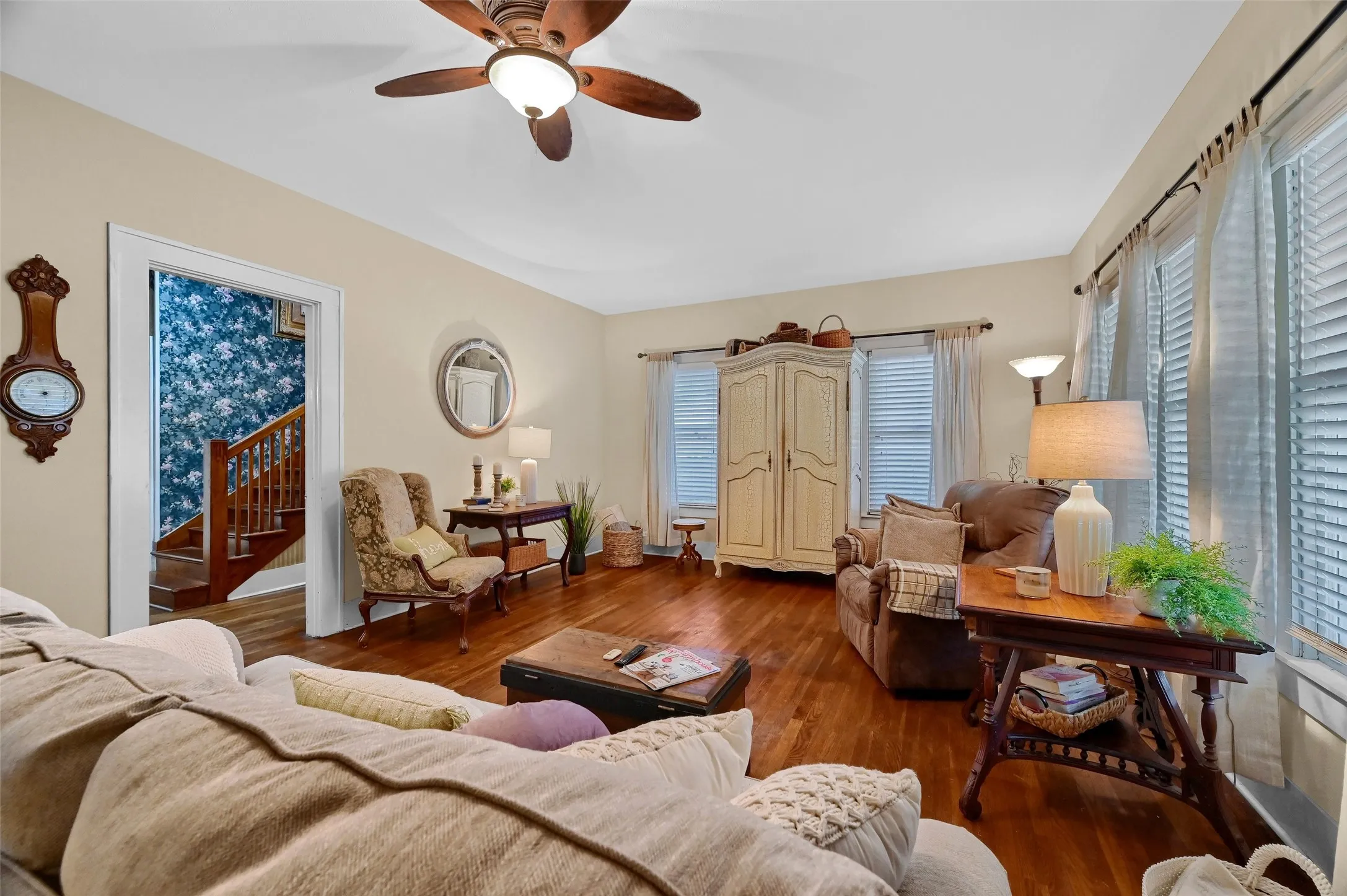 Single Family Residence For Sale in Grayson County , 706 N Woods Street, Sherman, Texas 75092, 3 Bedroom, 2 Bathroom, Garage spaces, 2,258 Sqft, built in 1954, Preowned, mls#21242613, Real Estate Agent in Sherman, Homes For Sale in Grayson county, Homes For Sale in Sherman, Realtor in Sherman Texas, Real Estate Brokerage Independent Realty Texas, Luminita Cordes Realtor
