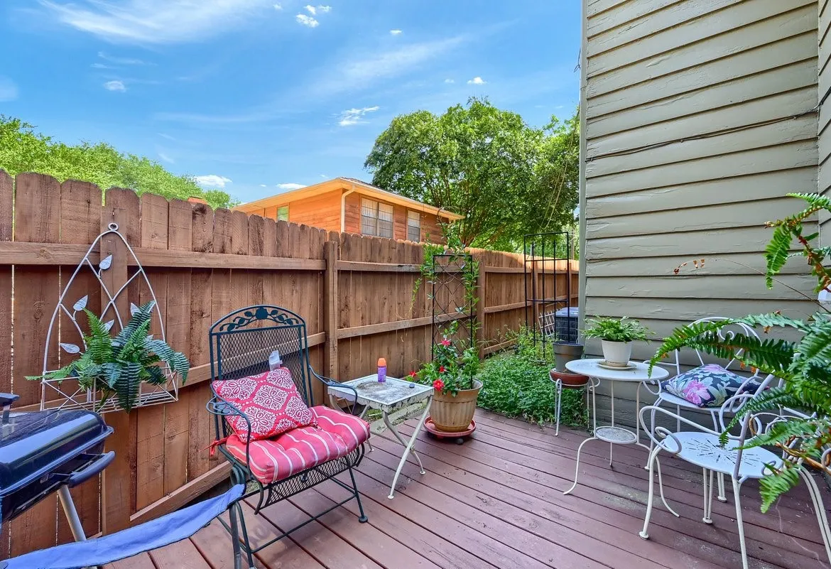 Single Family Residence For Sale in Grayson County , 706 N Woods Street, Sherman, Texas 75092, 3 Bedroom, 2 Bathroom, Garage spaces, 2,258 Sqft, built in 1954, Preowned, mls#21242613, Real Estate Agent in Sherman, Homes For Sale in Grayson county, Homes For Sale in Sherman, Realtor in Sherman Texas, Real Estate Brokerage Independent Realty Texas, Luminita Cordes Realtor