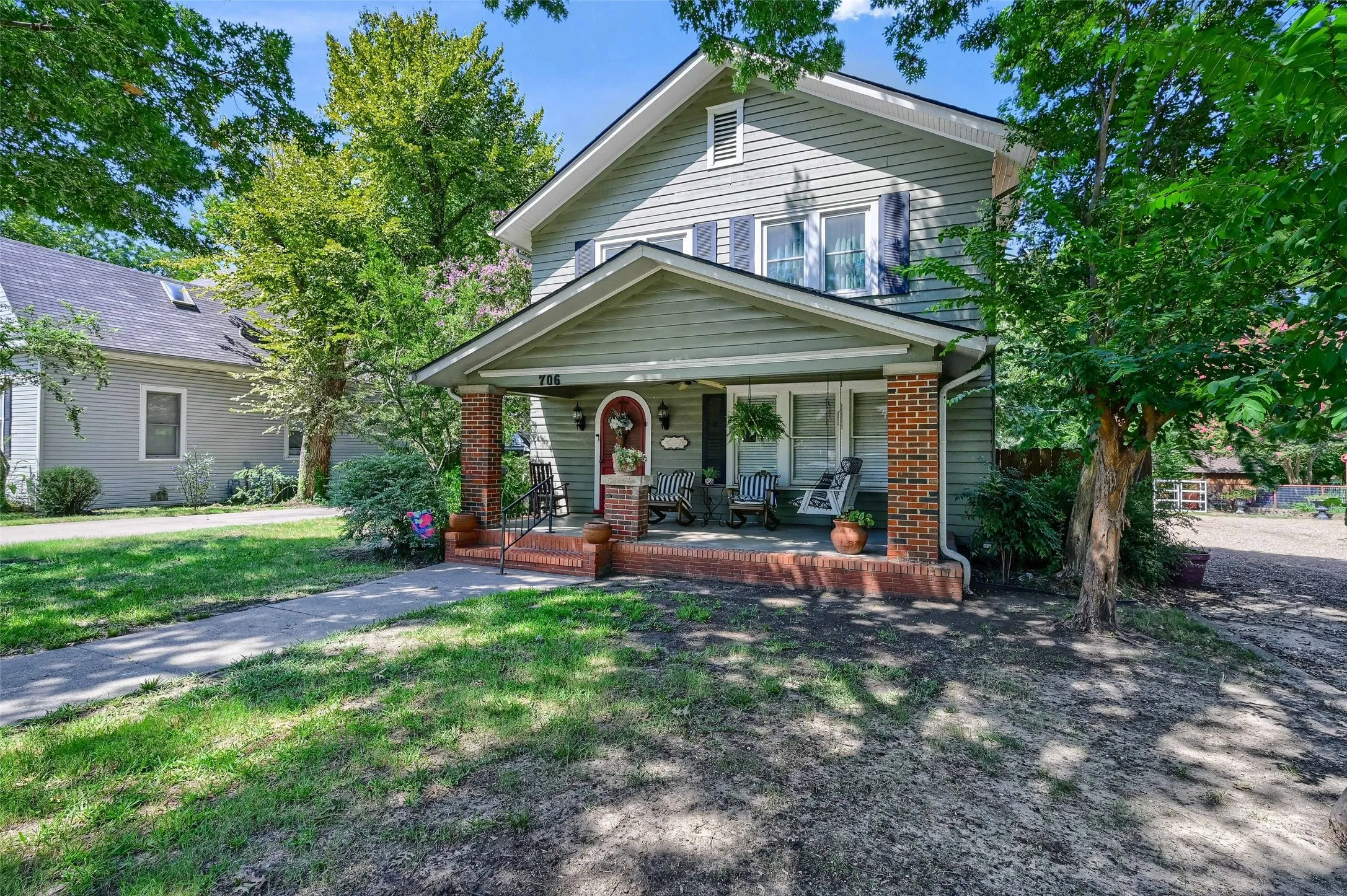 Single Family Residence For Sale in Grayson County , 706 N Woods Street, Sherman, Texas 75092, 3 Bedroom, 2 Bathroom, Garage spaces, 2,258 Sqft, built in 1954, Preowned, mls#21242613, Real Estate Agent in Sherman, Homes For Sale in Grayson county, Homes For Sale in Sherman, Realtor in Sherman Texas, Real Estate Brokerage Independent Realty Texas, Luminita Cordes Realtor