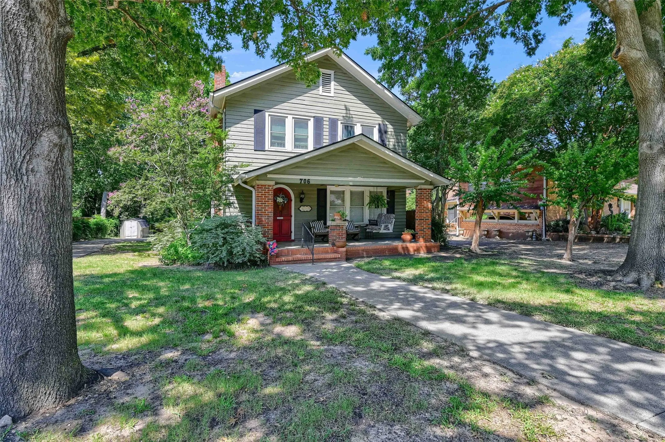 Single Family Residence For Sale in Grayson County , 706 N Woods Street, Sherman, Texas 75092, 3 Bedroom, 2 Bathroom, Garage spaces, 2,258 Sqft, built in 1954, Preowned, mls#21242613, Real Estate Agent in Sherman, Homes For Sale in Grayson county, Homes For Sale in Sherman, Realtor in Sherman Texas, Real Estate Brokerage Independent Realty Texas, Luminita Cordes Realtor