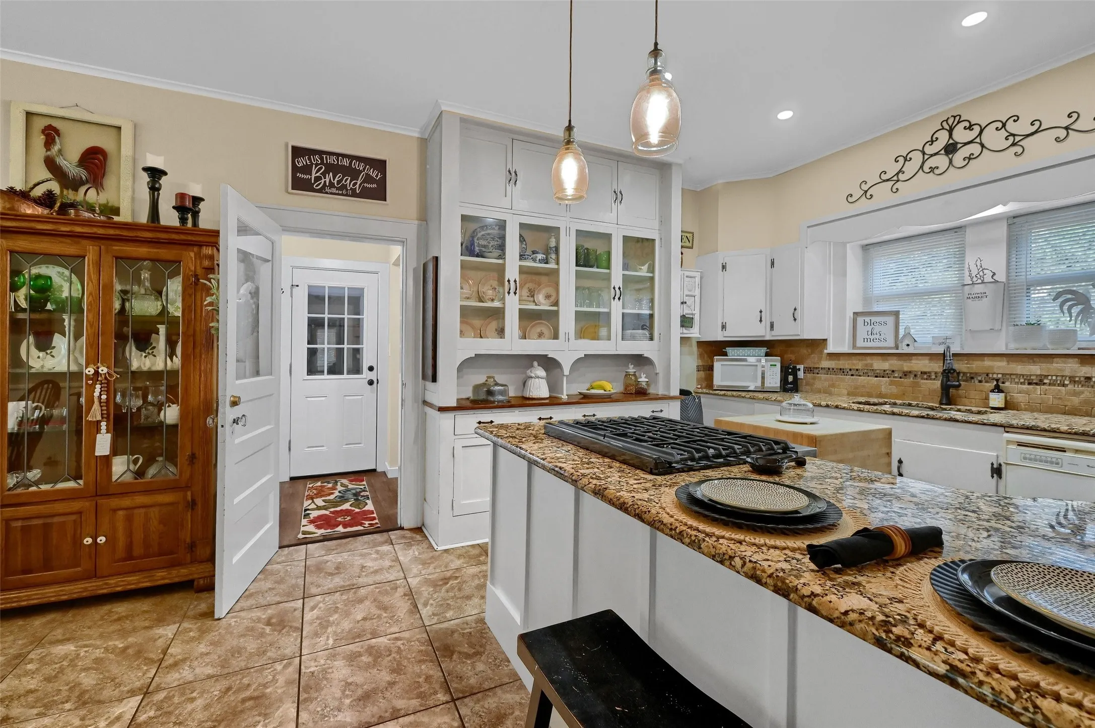Single Family Residence For Sale in Grayson County , 706 N Woods Street, Sherman, Texas 75092, 3 Bedroom, 2 Bathroom, Garage spaces, 2,258 Sqft, built in 1954, Preowned, mls#21242613, Real Estate Agent in Sherman, Homes For Sale in Grayson county, Homes For Sale in Sherman, Realtor in Sherman Texas, Real Estate Brokerage Independent Realty Texas, Luminita Cordes Realtor
