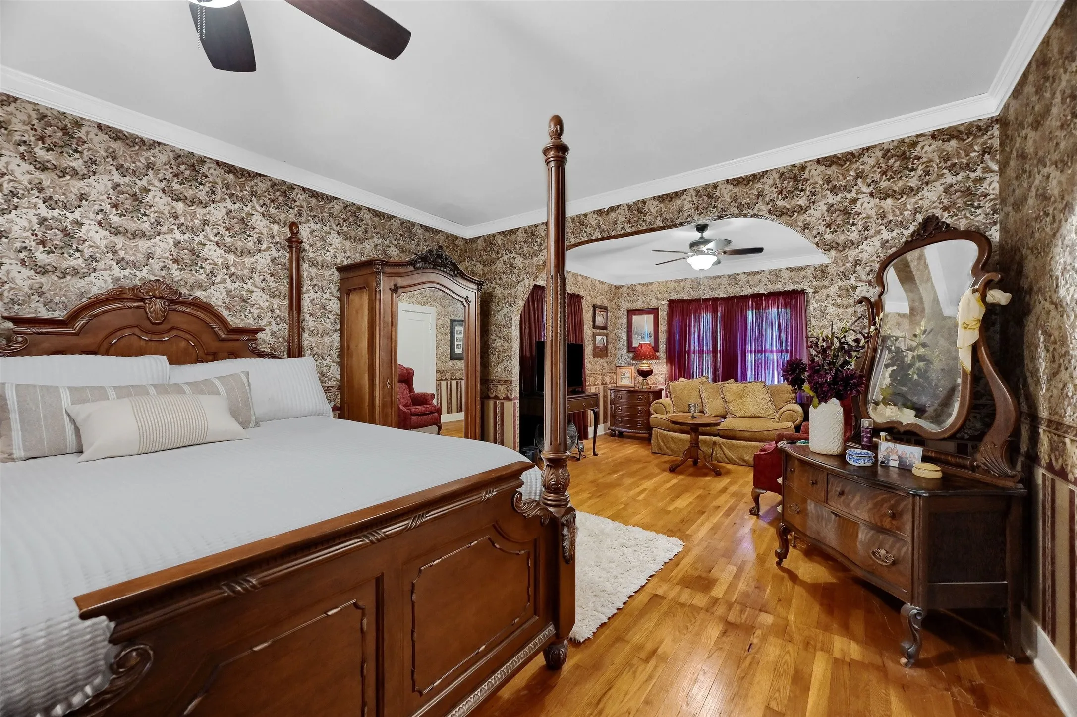 Single Family Residence For Sale in Grayson County , 706 N Woods Street, Sherman, Texas 75092, 3 Bedroom, 2 Bathroom, Garage spaces, 2,258 Sqft, built in 1954, Preowned, mls#21242613, Real Estate Agent in Sherman, Homes For Sale in Grayson county, Homes For Sale in Sherman, Realtor in Sherman Texas, Real Estate Brokerage Independent Realty Texas, Luminita Cordes Realtor
