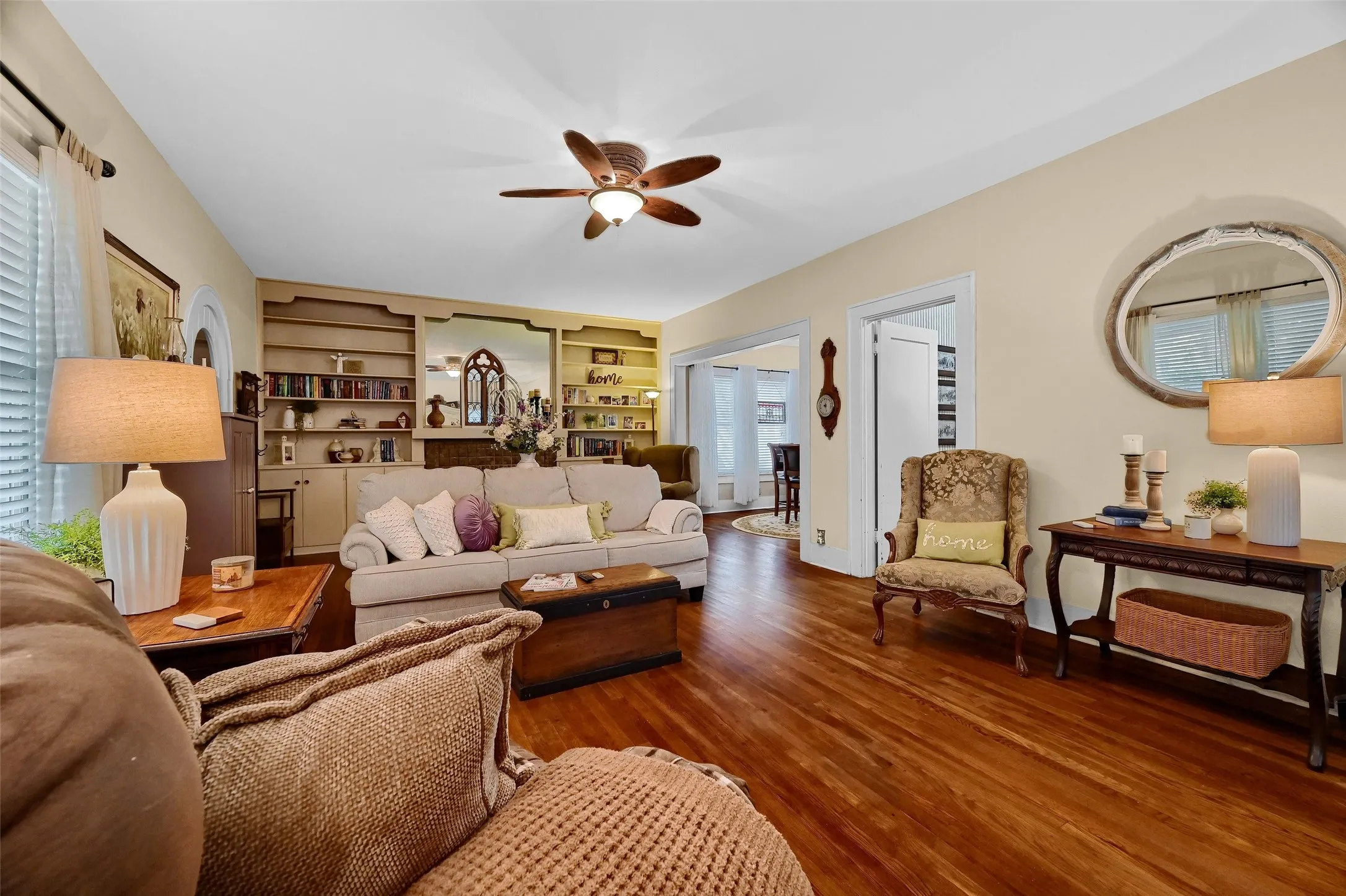 Single Family Residence For Sale in Grayson County , 706 N Woods Street, Sherman, Texas 75092, 3 Bedroom, 2 Bathroom, Garage spaces, 2,258 Sqft, built in 1954, Preowned, mls#21242613, Real Estate Agent in Sherman, Homes For Sale in Grayson county, Homes For Sale in Sherman, Realtor in Sherman Texas, Real Estate Brokerage Independent Realty Texas, Luminita Cordes Realtor