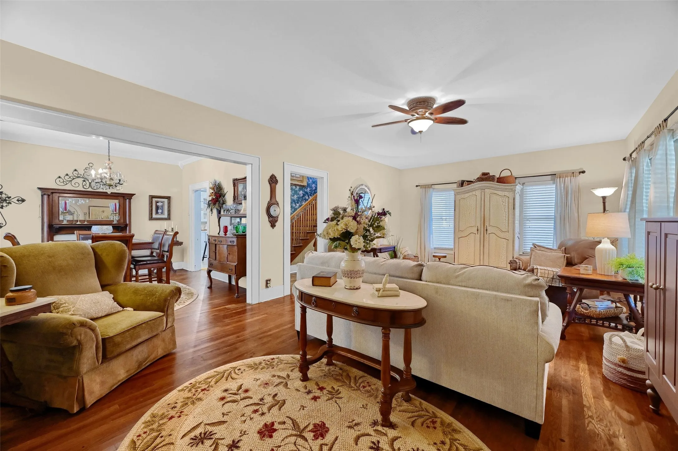 Single Family Residence For Sale in Grayson County , 706 N Woods Street, Sherman, Texas 75092, 3 Bedroom, 2 Bathroom, Garage spaces, 2,258 Sqft, built in 1954, Preowned, mls#21242613, Real Estate Agent in Sherman, Homes For Sale in Grayson county, Homes For Sale in Sherman, Realtor in Sherman Texas, Real Estate Brokerage Independent Realty Texas, Luminita Cordes Realtor