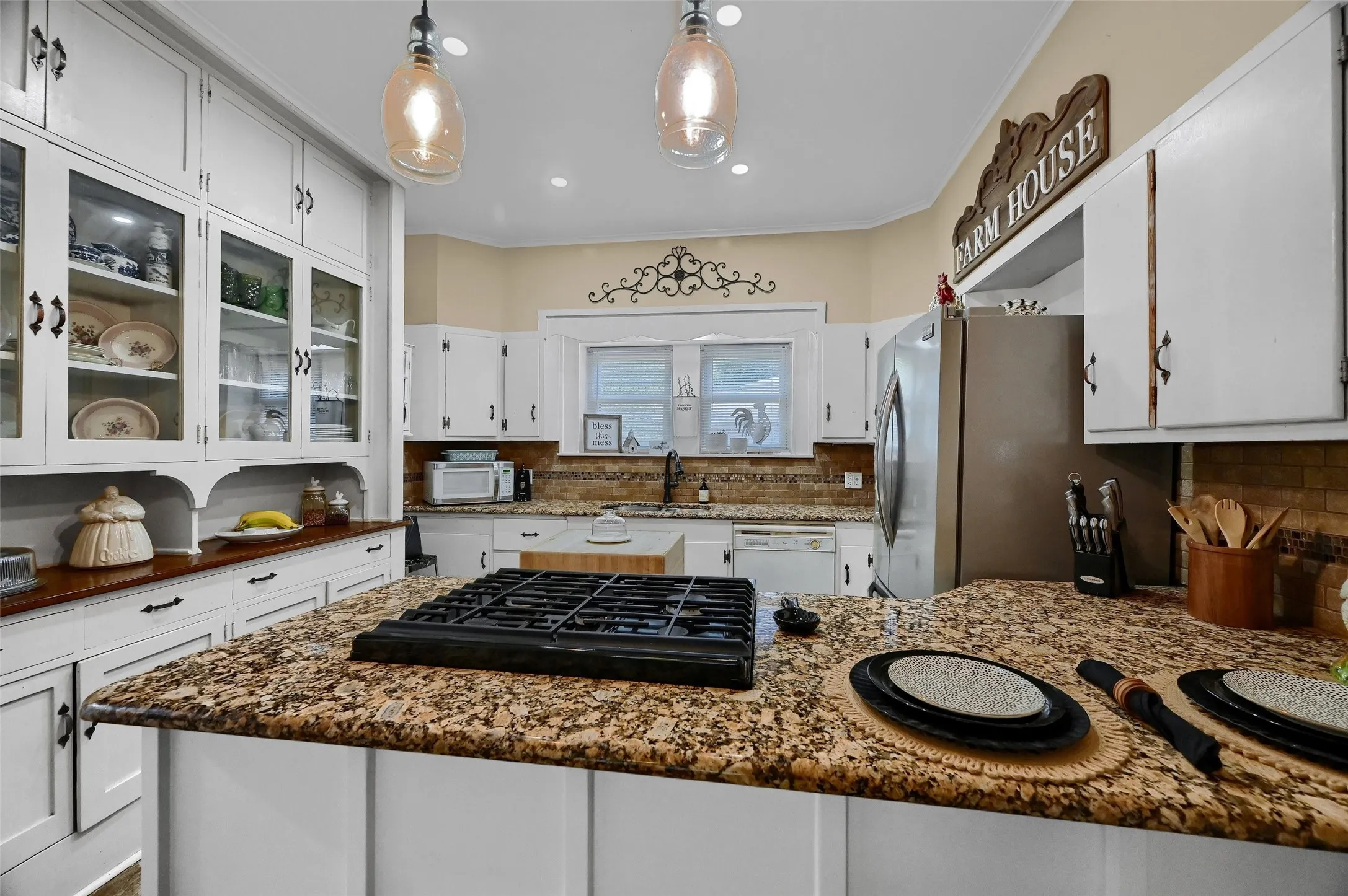 Single Family Residence For Sale in Grayson County , 706 N Woods Street, Sherman, Texas 75092, 3 Bedroom, 2 Bathroom, Garage spaces, 2,258 Sqft, built in 1954, Preowned, mls#21242613, Real Estate Agent in Sherman, Homes For Sale in Grayson county, Homes For Sale in Sherman, Realtor in Sherman Texas, Real Estate Brokerage Independent Realty Texas, Luminita Cordes Realtor