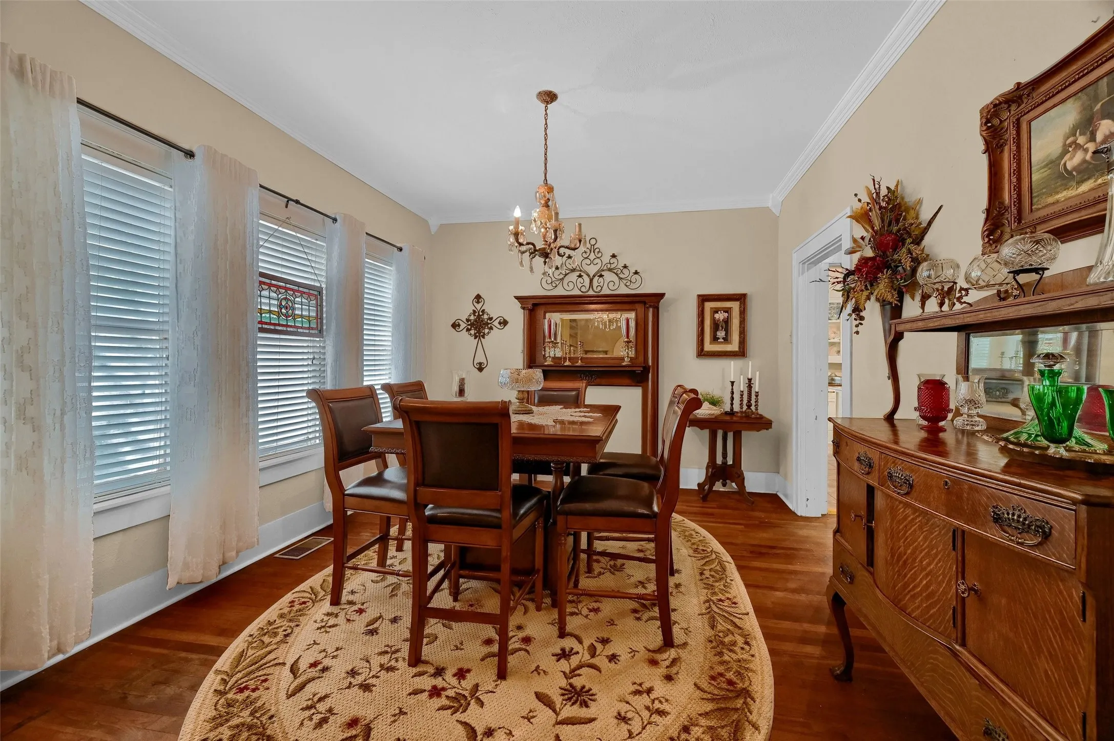 Single Family Residence For Sale in Grayson County , 706 N Woods Street, Sherman, Texas 75092, 3 Bedroom, 2 Bathroom, Garage spaces, 2,258 Sqft, built in 1954, Preowned, mls#21242613, Real Estate Agent in Sherman, Homes For Sale in Grayson county, Homes For Sale in Sherman, Realtor in Sherman Texas, Real Estate Brokerage Independent Realty Texas, Luminita Cordes Realtor