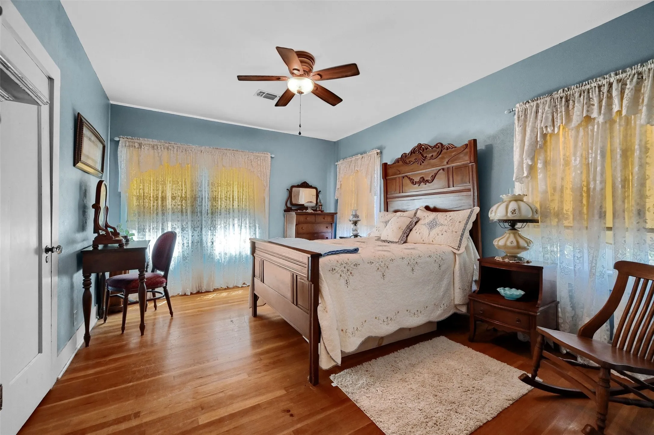 Single Family Residence For Sale in Grayson County , 706 N Woods Street, Sherman, Texas 75092, 3 Bedroom, 2 Bathroom, Garage spaces, 2,258 Sqft, built in 1954, Preowned, mls#21242613, Real Estate Agent in Sherman, Homes For Sale in Grayson county, Homes For Sale in Sherman, Realtor in Sherman Texas, Real Estate Brokerage Independent Realty Texas, Luminita Cordes Realtor