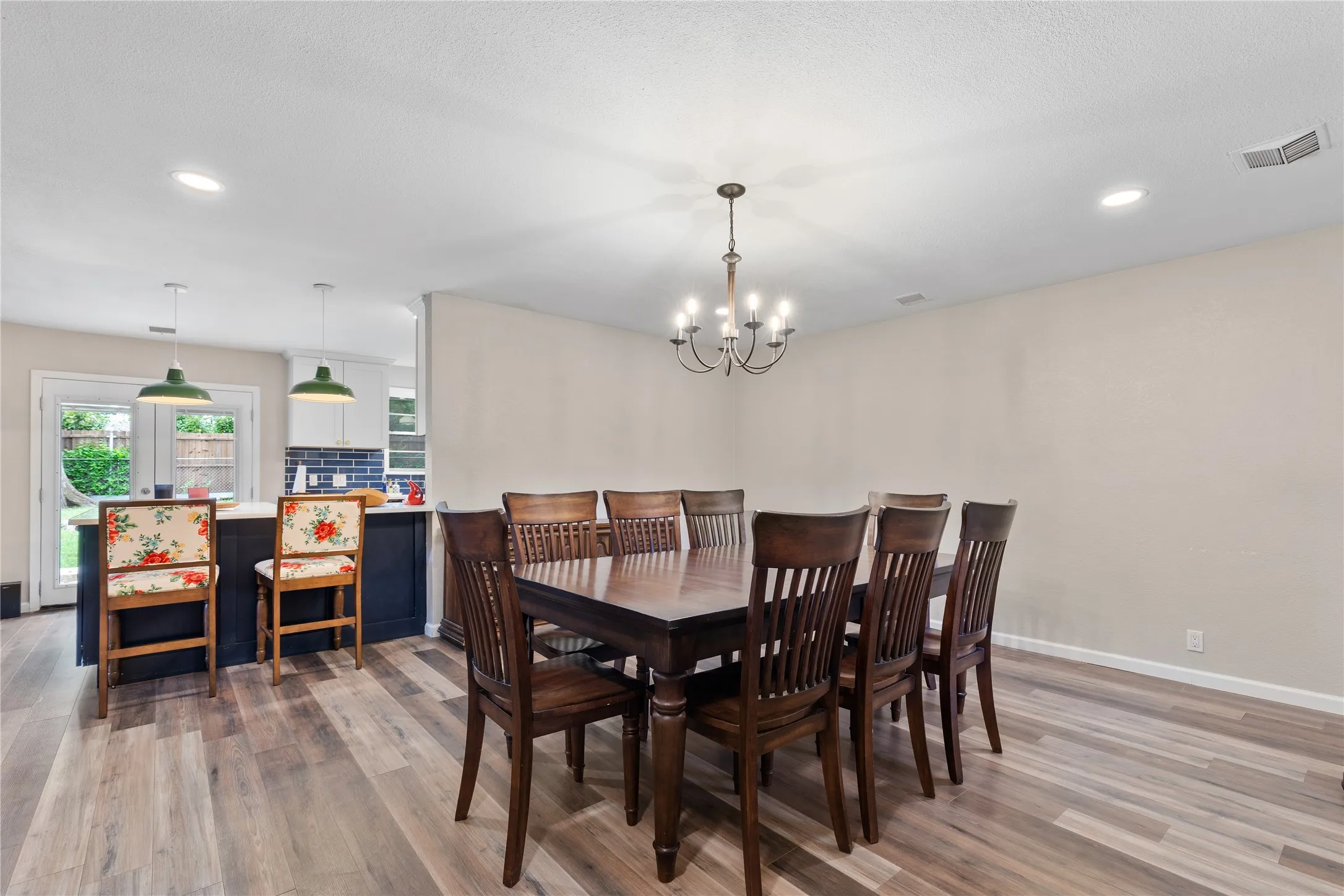Single Family Residence For Sale in Grayson County , 613 Edwards Drive, Denison, Texas 75020, 4 Bedrooms, 2 Bathrooms, 2 Garage spaces, 2,079 Sqft, built in 1970, Price $275,000, mls#21242956, Real Estate Agent in Denison, Homes For Sale in Grayson county, Homes For Sale in Denison, Realtor in Denison Texas, Real Estate Brokerage Independent Realty Texas, Luminita Cordes Realtor