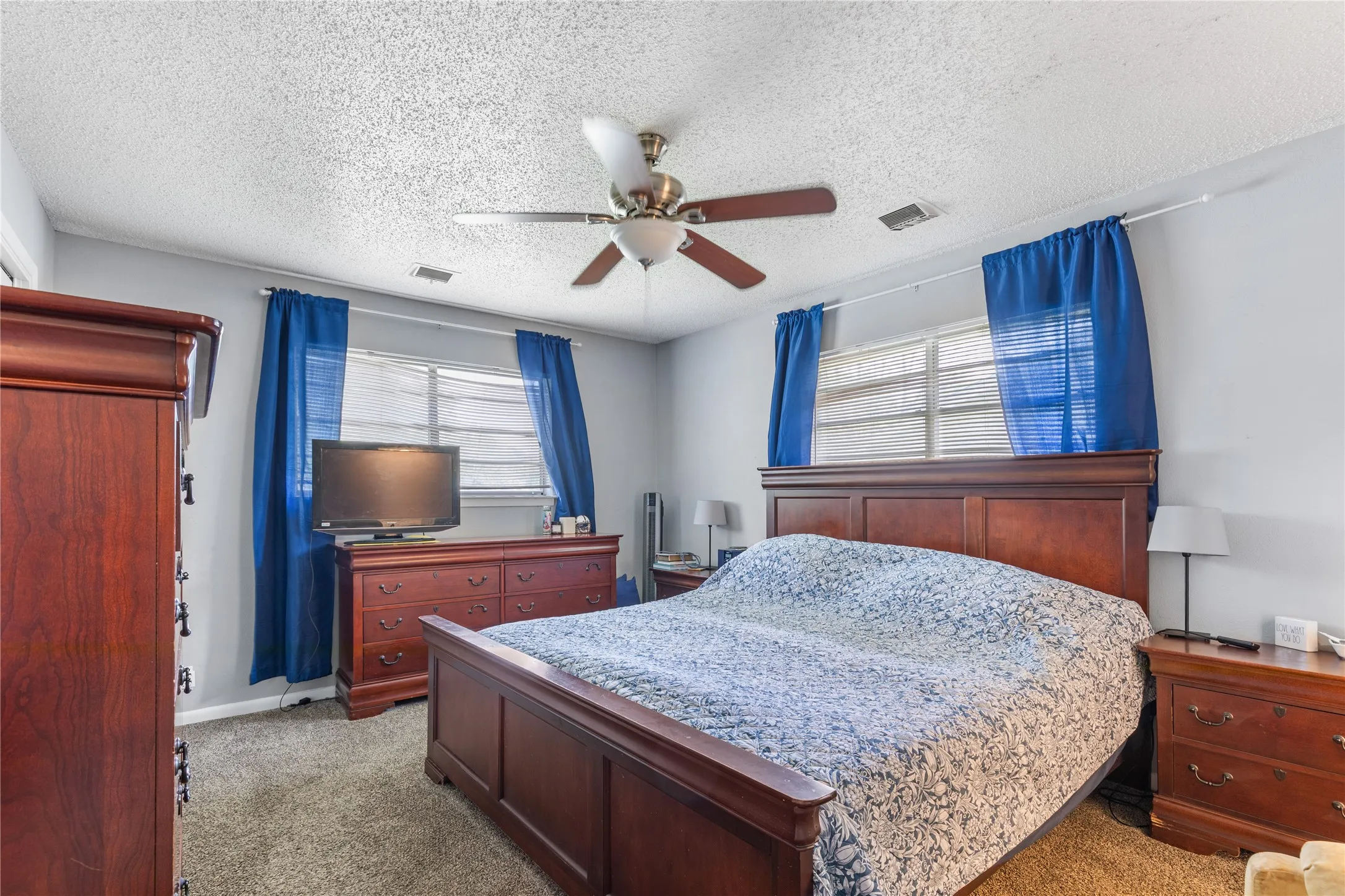 Single Family Residence For Sale in Grayson County , 613 Edwards Drive, Denison, Texas 75020, 4 Bedrooms, 2 Bathrooms, 2 Garage spaces, 2,079 Sqft, built in 1970, Price $275,000, mls#21242956, Real Estate Agent in Denison, Homes For Sale in Grayson county, Homes For Sale in Denison, Realtor in Denison Texas, Real Estate Brokerage Independent Realty Texas, Luminita Cordes Realtor