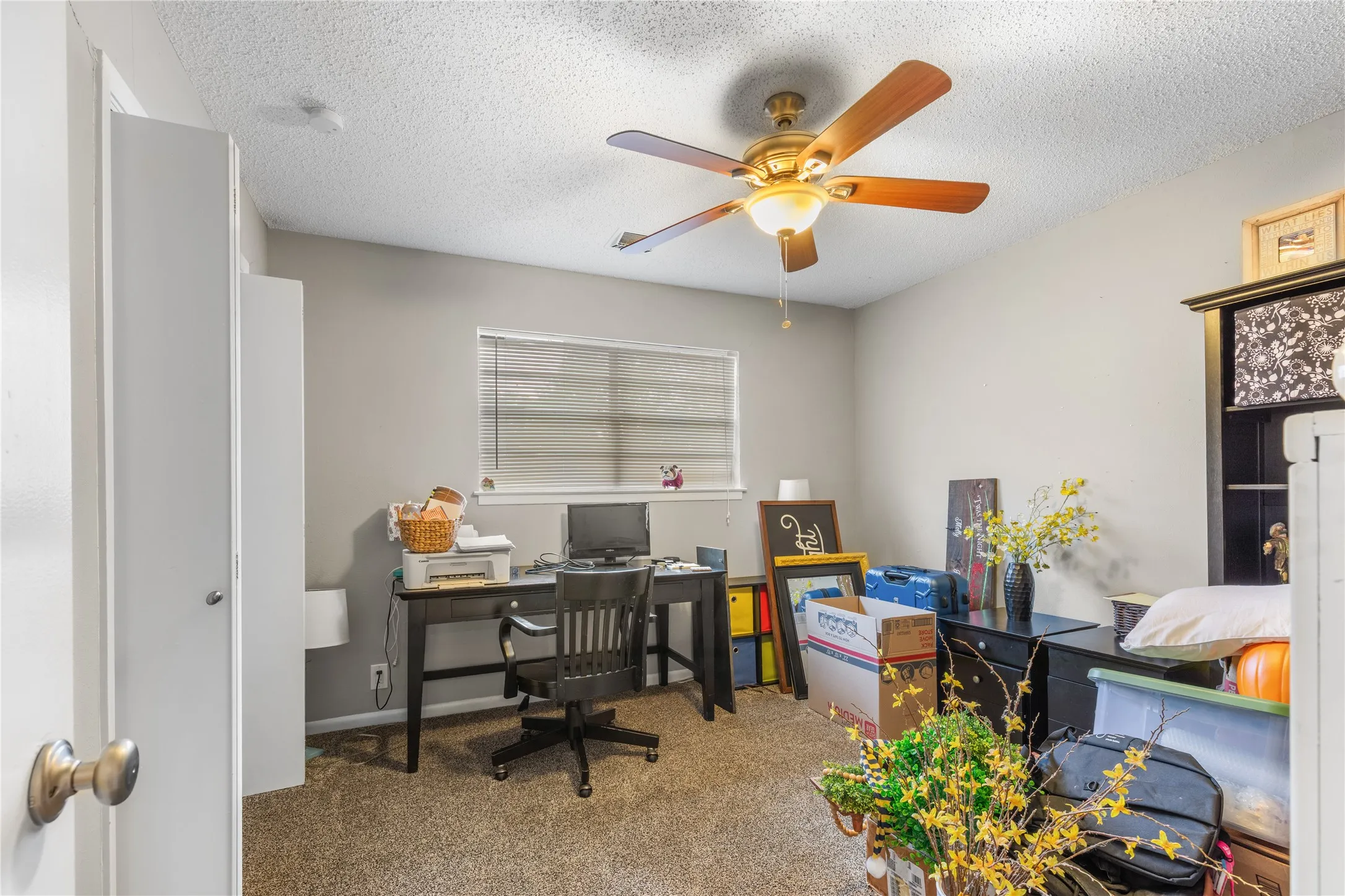 Single Family Residence For Sale in Grayson County , 613 Edwards Drive, Denison, Texas 75020, 4 Bedrooms, 2 Bathrooms, 2 Garage spaces, 2,079 Sqft, built in 1970, Price $275,000, mls#21242956, Real Estate Agent in Denison, Homes For Sale in Grayson county, Homes For Sale in Denison, Realtor in Denison Texas, Real Estate Brokerage Independent Realty Texas, Luminita Cordes Realtor
