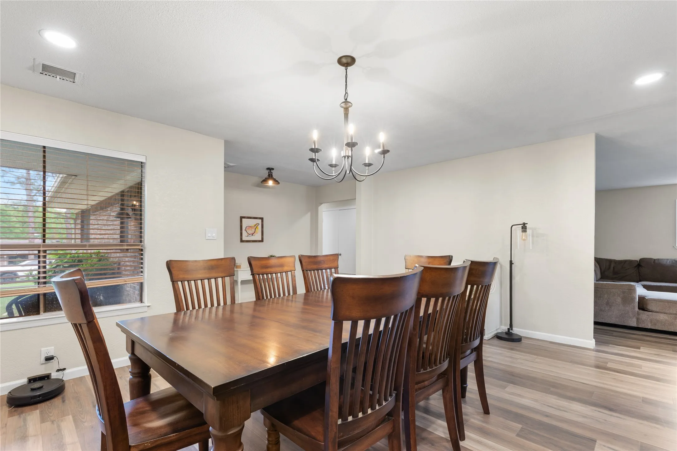 Single Family Residence For Sale in Grayson County , 613 Edwards Drive, Denison, Texas 75020, 4 Bedrooms, 2 Bathrooms, 2 Garage spaces, 2,079 Sqft, built in 1970, Price $275,000, mls#21242956, Real Estate Agent in Denison, Homes For Sale in Grayson county, Homes For Sale in Denison, Realtor in Denison Texas, Real Estate Brokerage Independent Realty Texas, Luminita Cordes Realtor