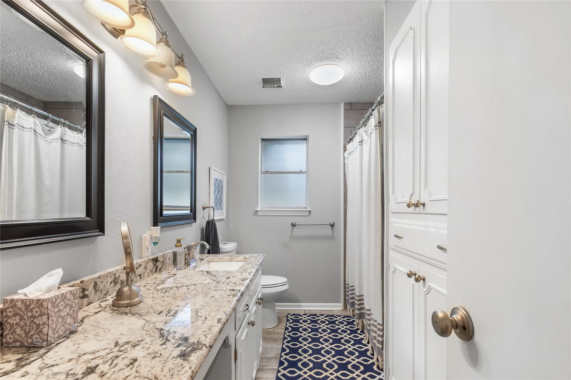 Single Family Residence For Sale in Grayson County , 613 Edwards Drive, Denison, Texas 75020, 4 Bedrooms, 2 Bathrooms, 2 Garage spaces, 2,079 Sqft, built in 1970, Price $275,000, mls#21242956, Real Estate Agent in Denison, Homes For Sale in Grayson county, Homes For Sale in Denison, Realtor in Denison Texas, Real Estate Brokerage Independent Realty Texas, Luminita Cordes Realtor