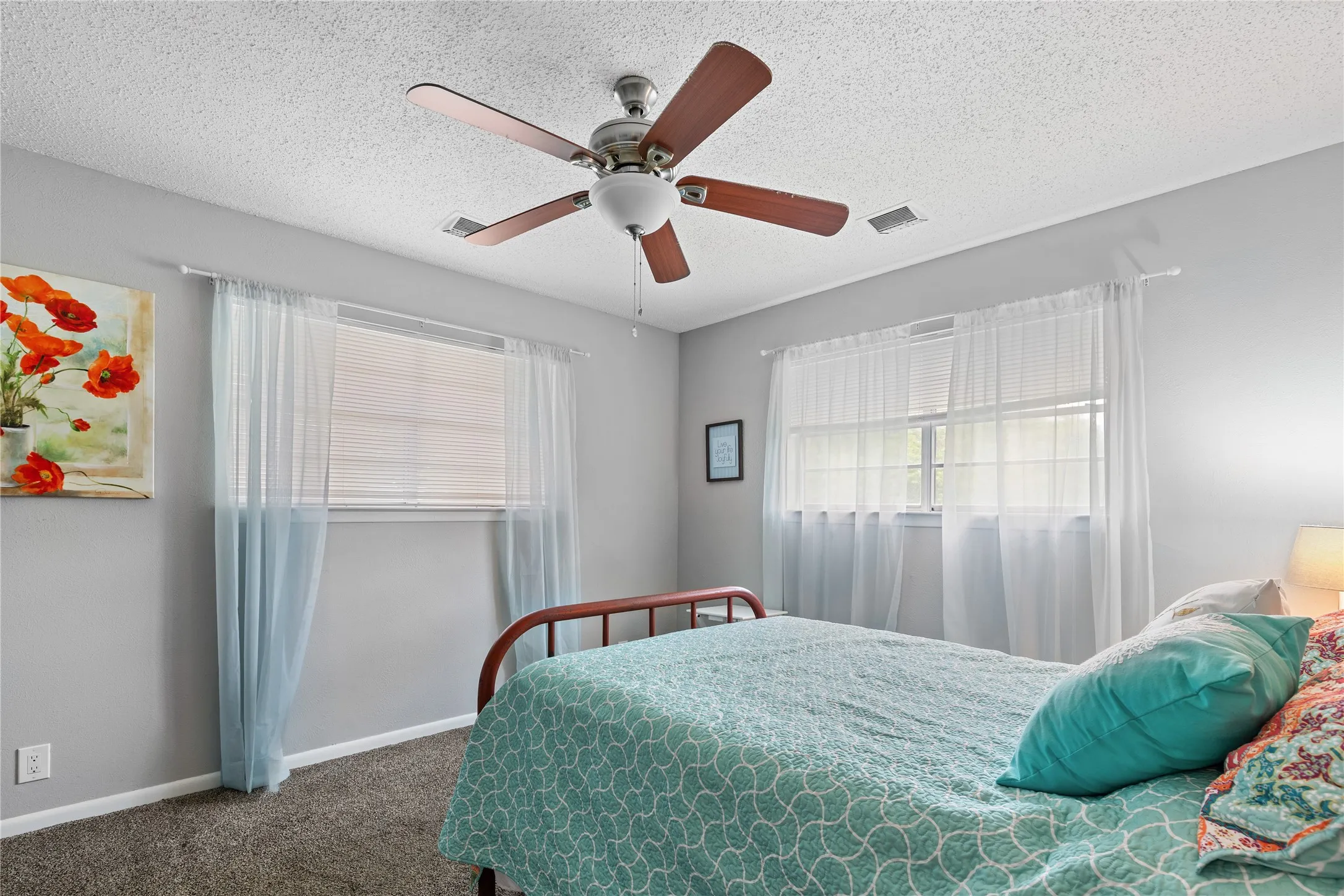 Single Family Residence For Sale in Grayson County , 613 Edwards Drive, Denison, Texas 75020, 4 Bedrooms, 2 Bathrooms, 2 Garage spaces, 2,079 Sqft, built in 1970, Price $275,000, mls#21242956, Real Estate Agent in Denison, Homes For Sale in Grayson county, Homes For Sale in Denison, Realtor in Denison Texas, Real Estate Brokerage Independent Realty Texas, Luminita Cordes Realtor